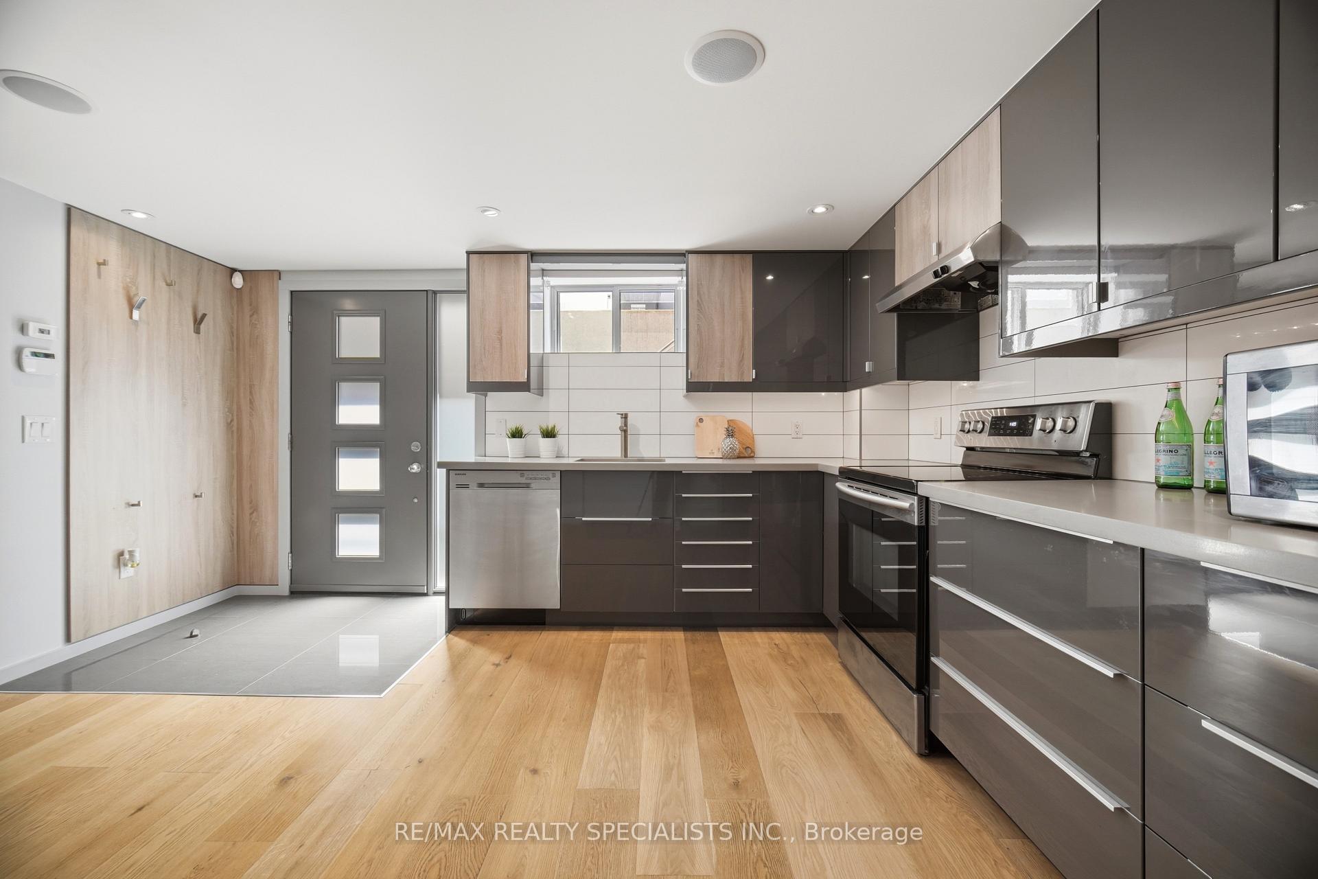 Photo 36 of 870 Hollowtree Crescent, Mississauga, Applewood — HOMEH