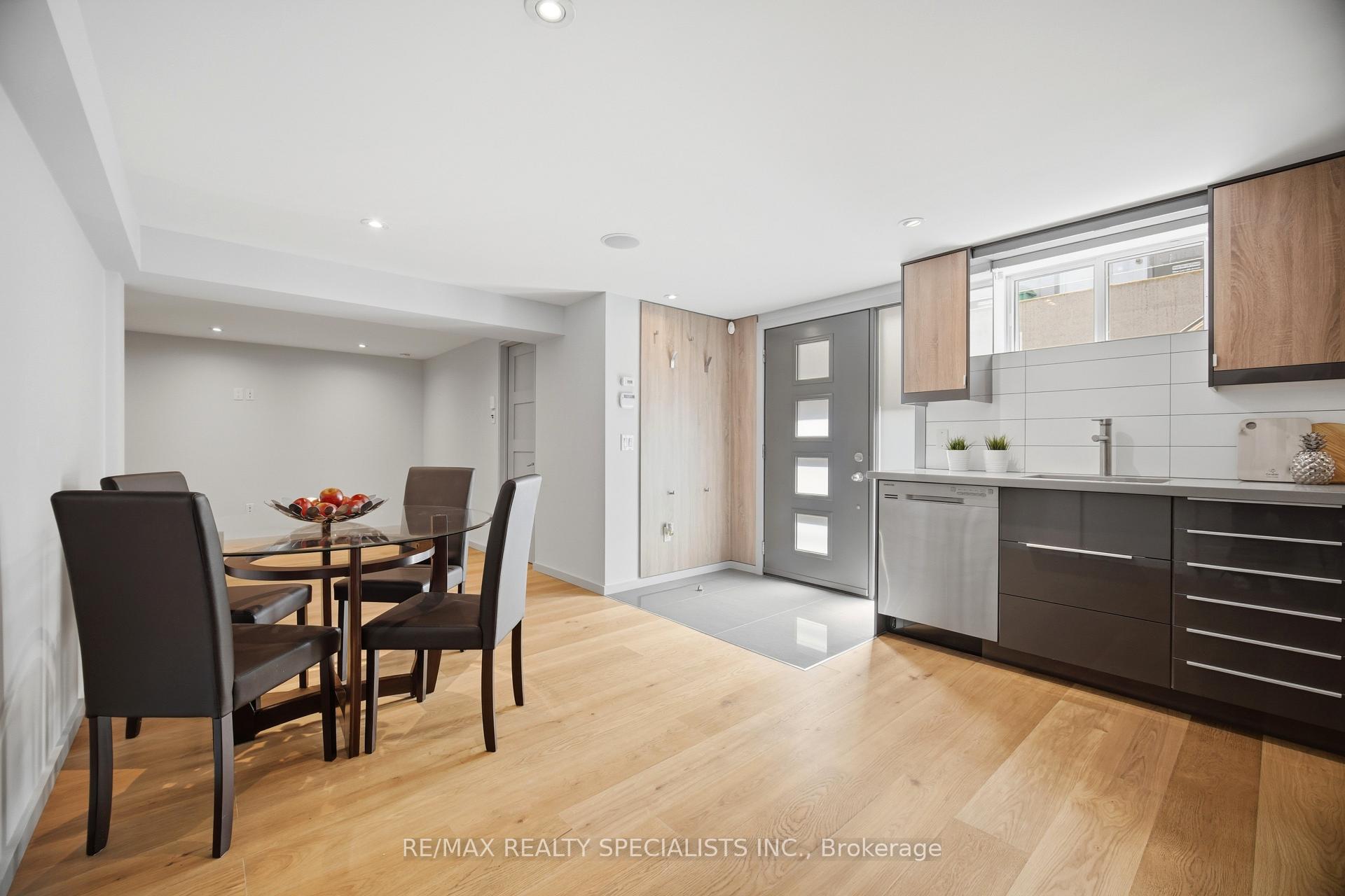 Photo 37 of 870 Hollowtree Crescent, Mississauga, Applewood — HOMEH
