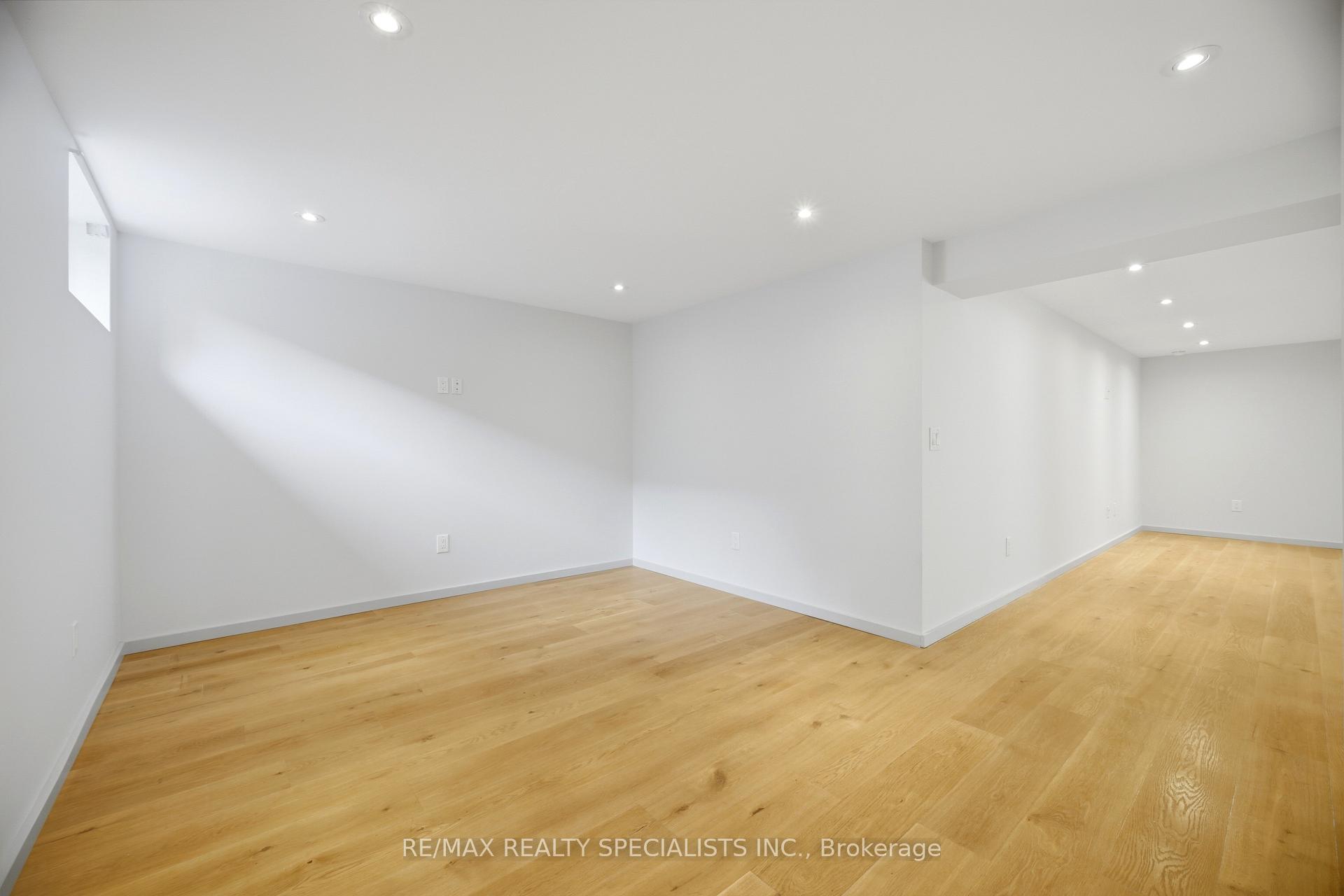 Photo 41 of 870 Hollowtree Crescent, Mississauga, Applewood — HOMEH