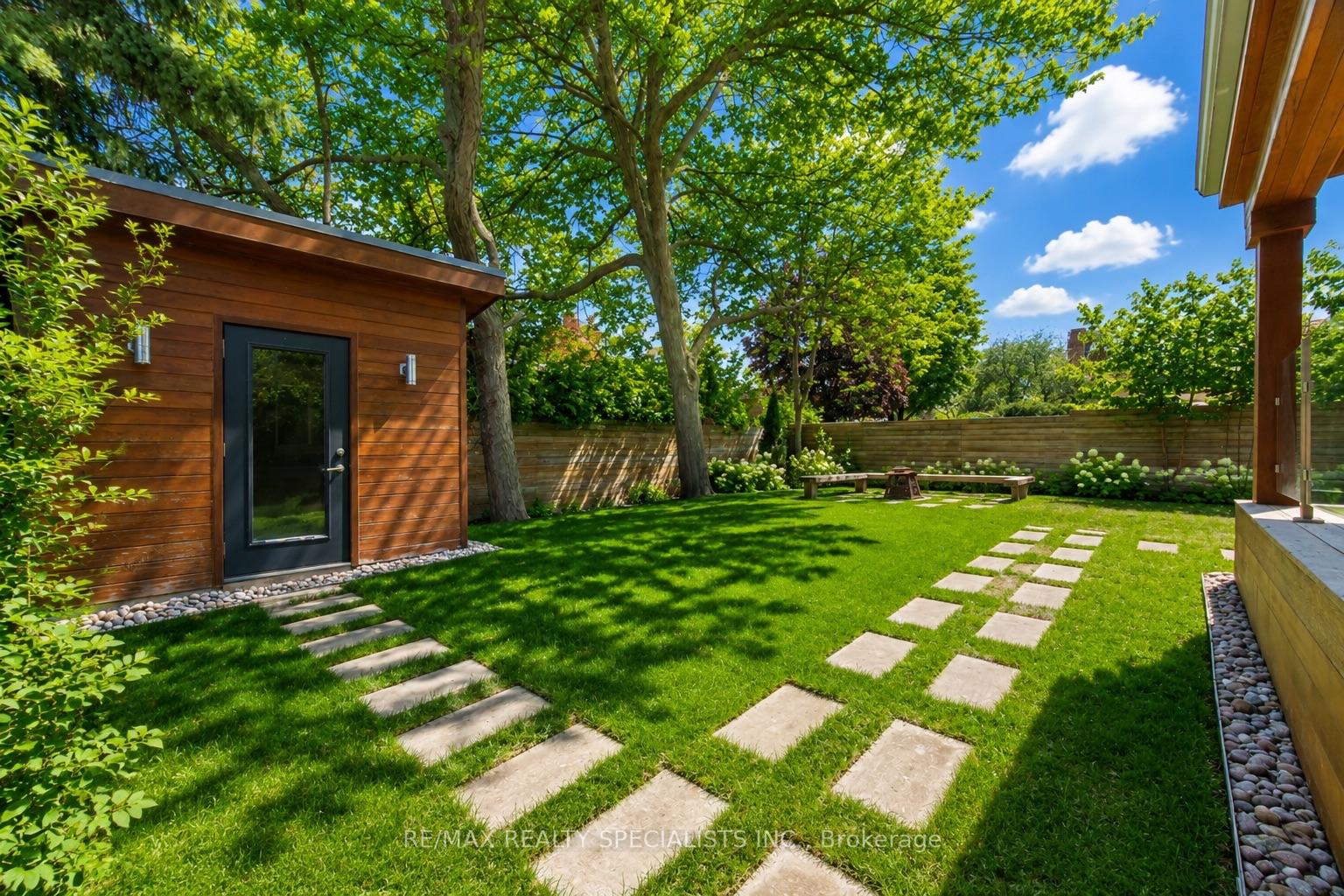 Photo 44 of 870 Hollowtree Crescent, Mississauga, Applewood — HOMEH
