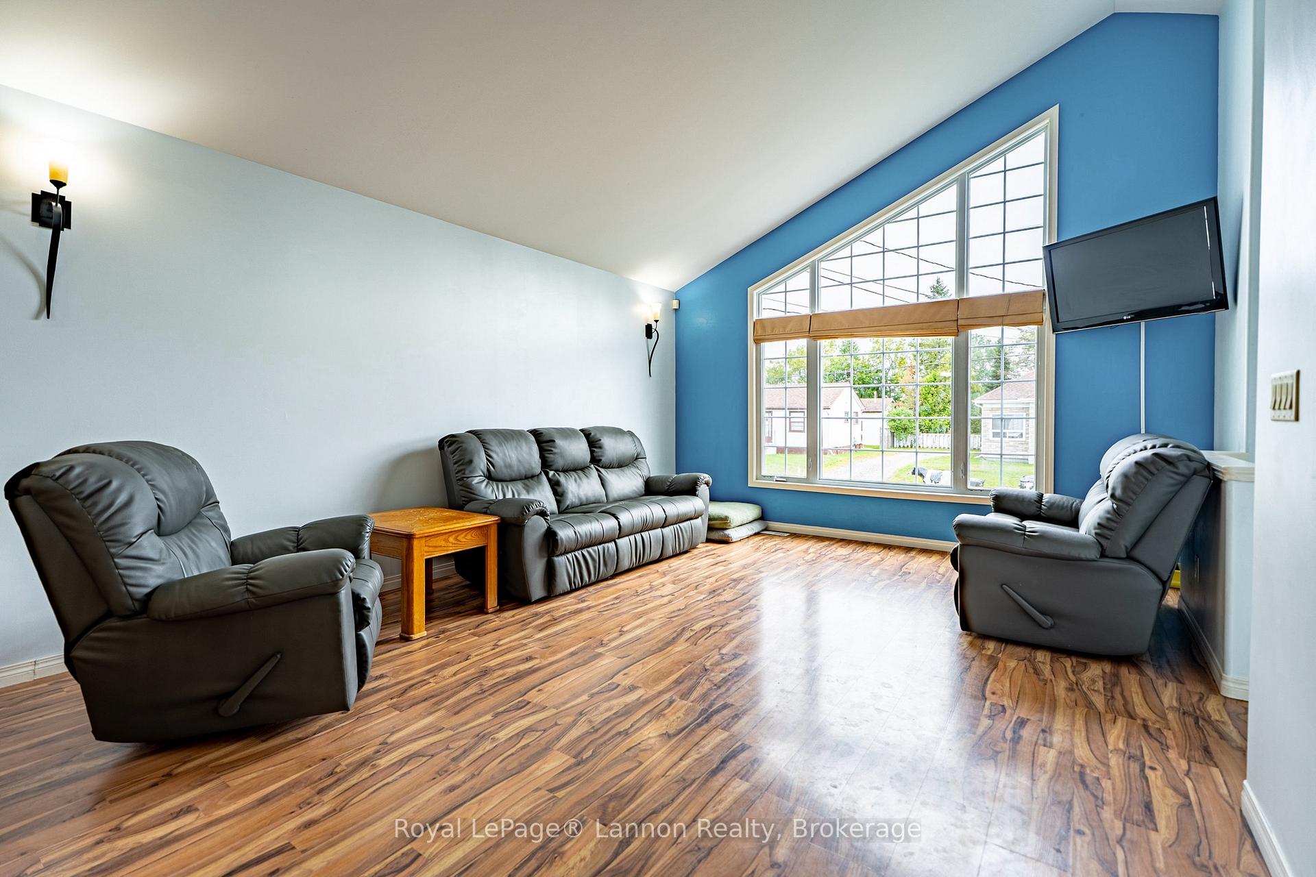 Photo 5 of 82 Brent Street, Thunder Bay, Shuniah — HOMEH