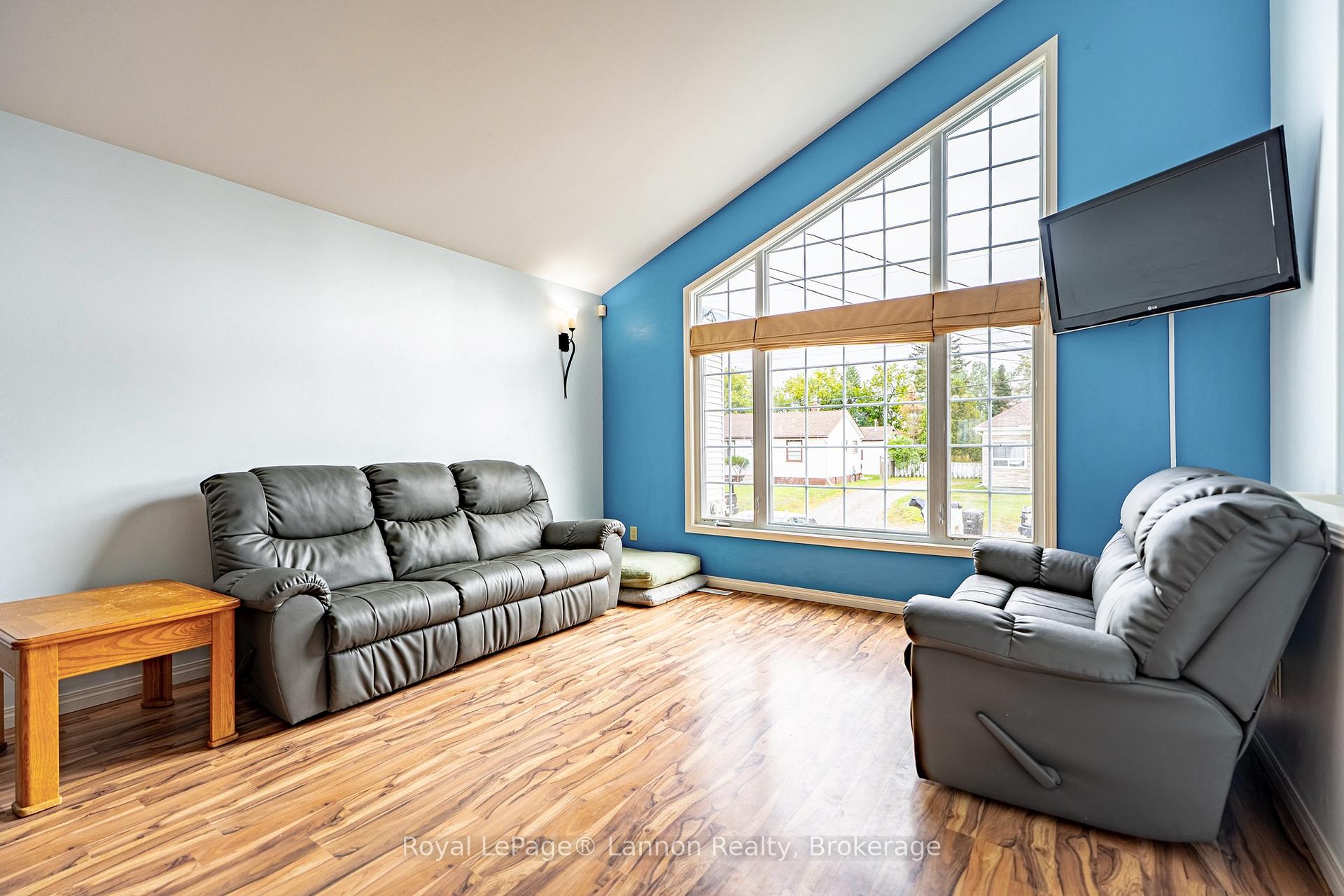 Photo 6 of 82 Brent Street, Thunder Bay, Shuniah — HOMEH