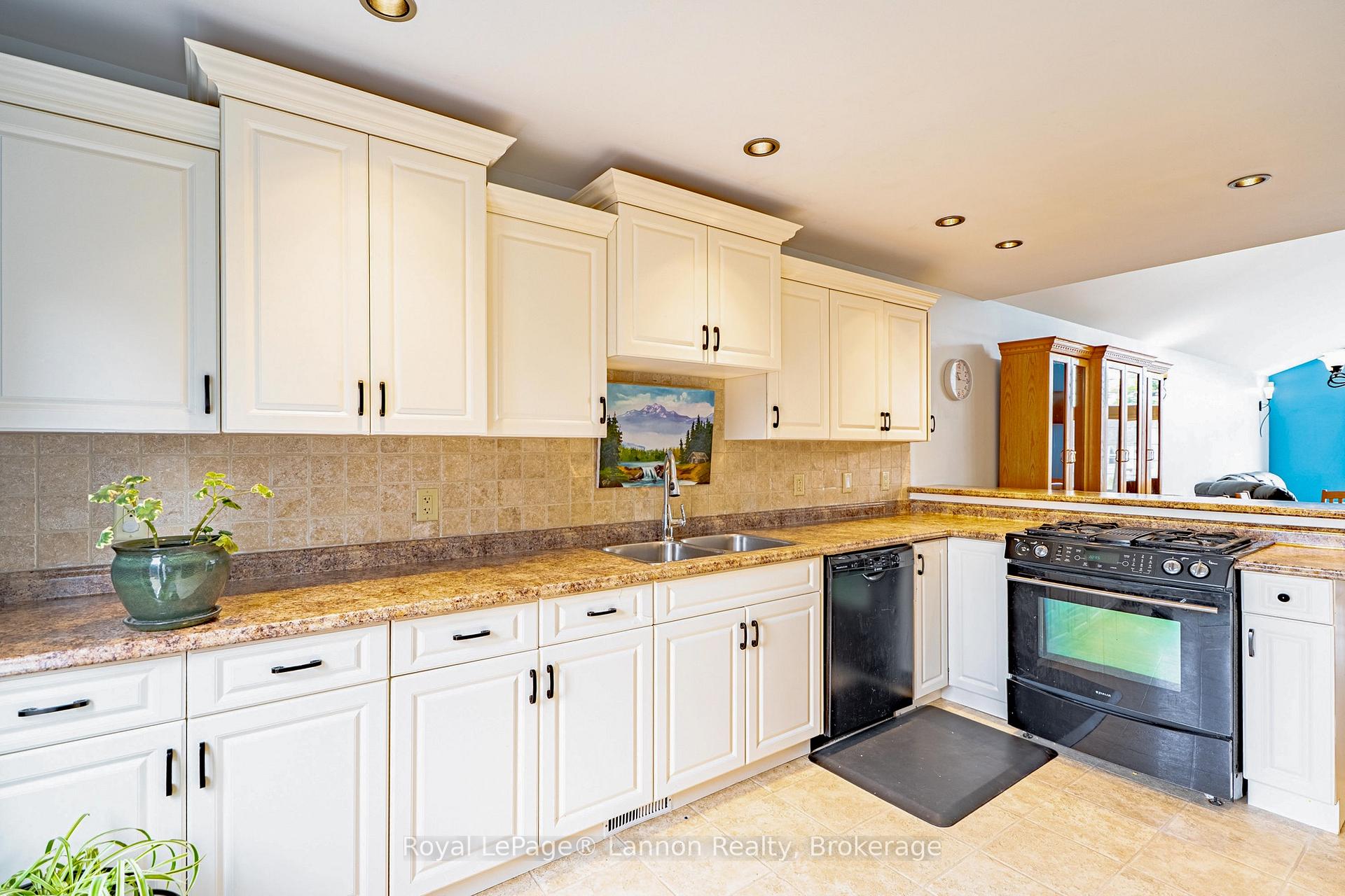 Photo 12 of 82 Brent Street, Thunder Bay, Shuniah — HOMEH