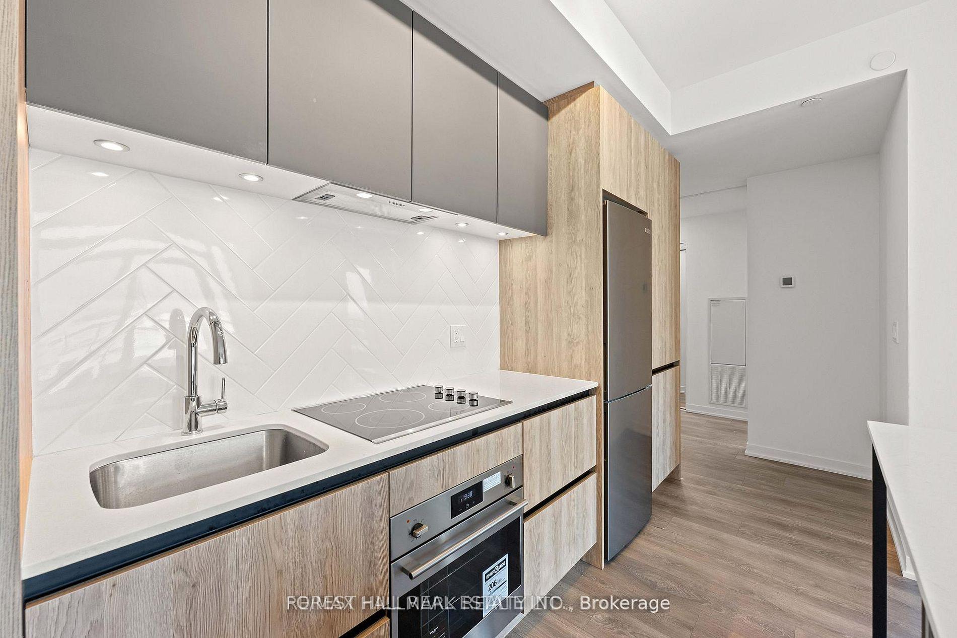 Front of Unit 1524, 7950 Bathurst Street