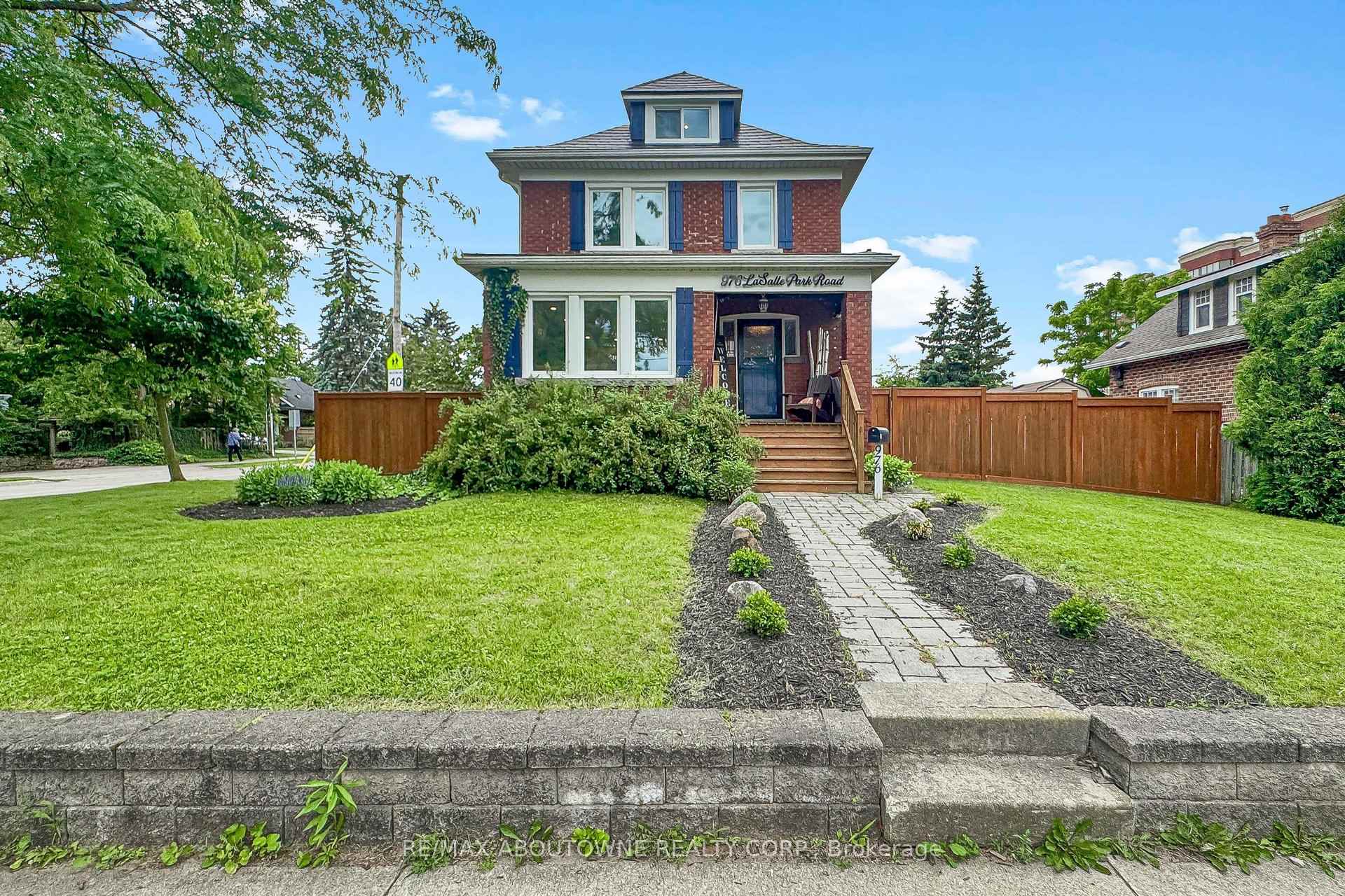 Front of 976 Lasalle Park Road