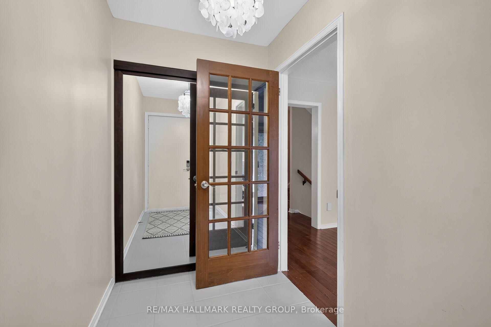 Photo 5 of 1427 Forge Street, Ottawa, Sawmill Creek/Timbermill — HOMEH