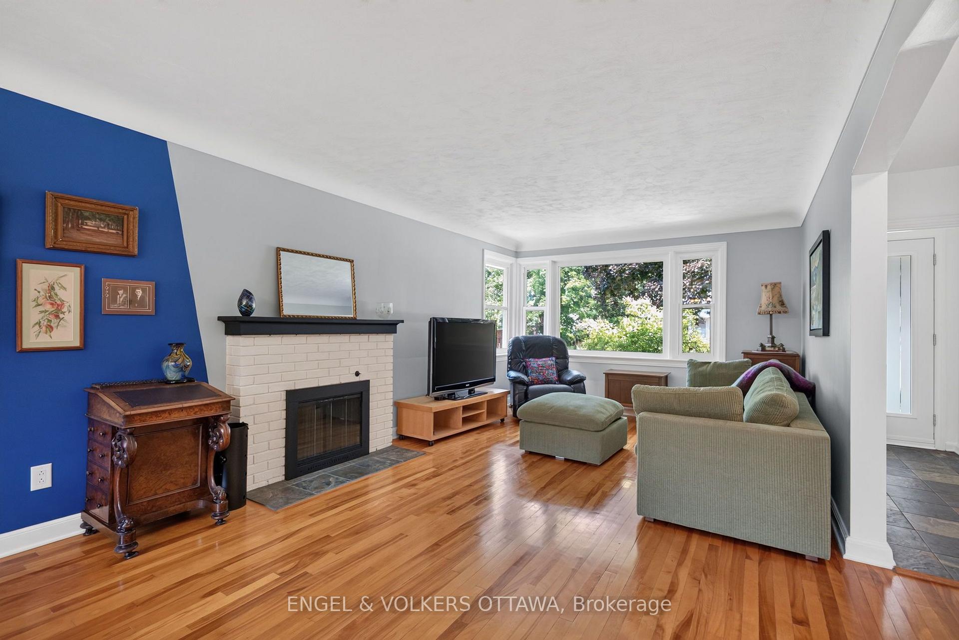Photo 2 of 134 Rachael Avenue, Ottawa, Applewood Acres — HOMEH