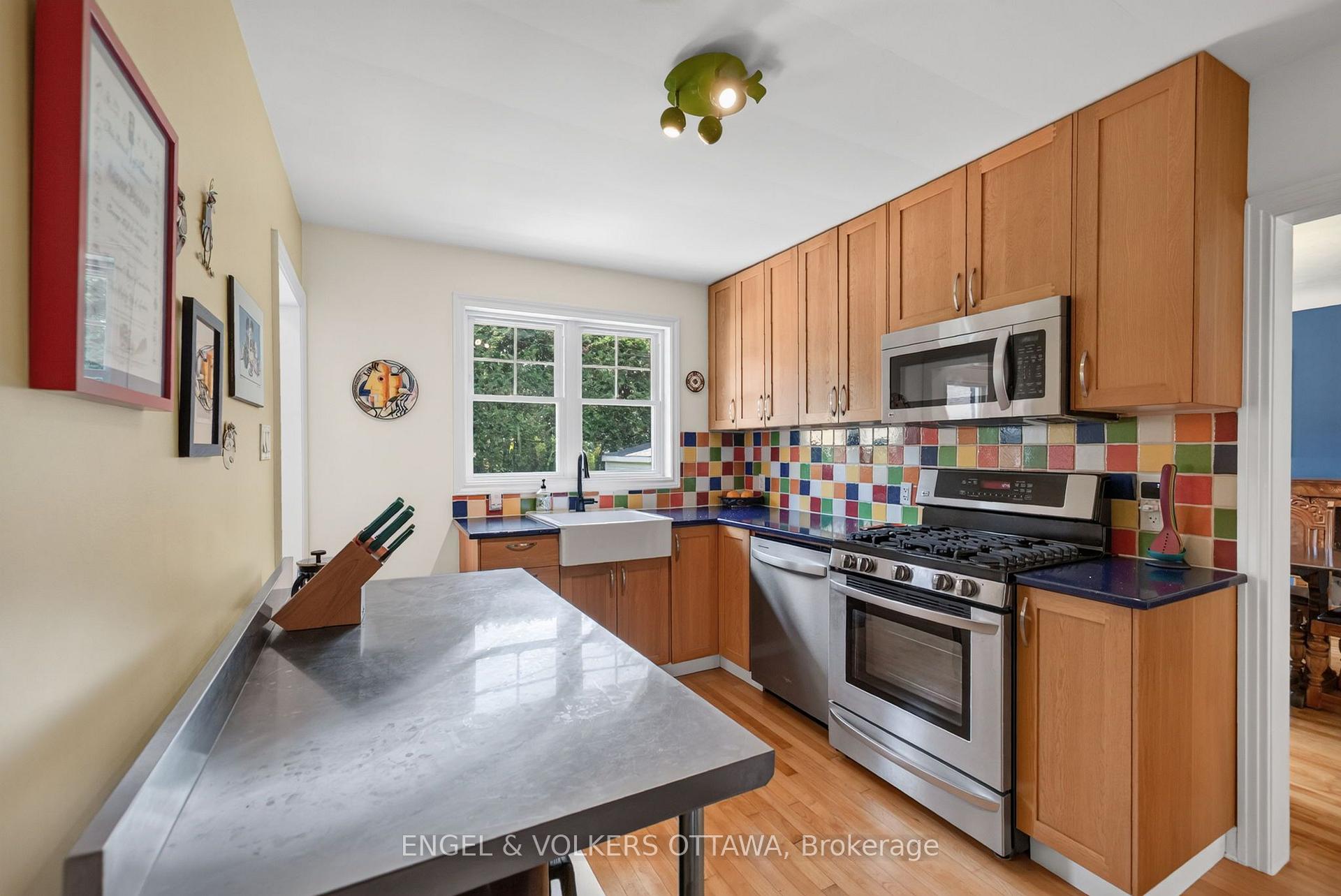 Photo 8 of 134 Rachael Avenue, Ottawa, Applewood Acres — HOMEH