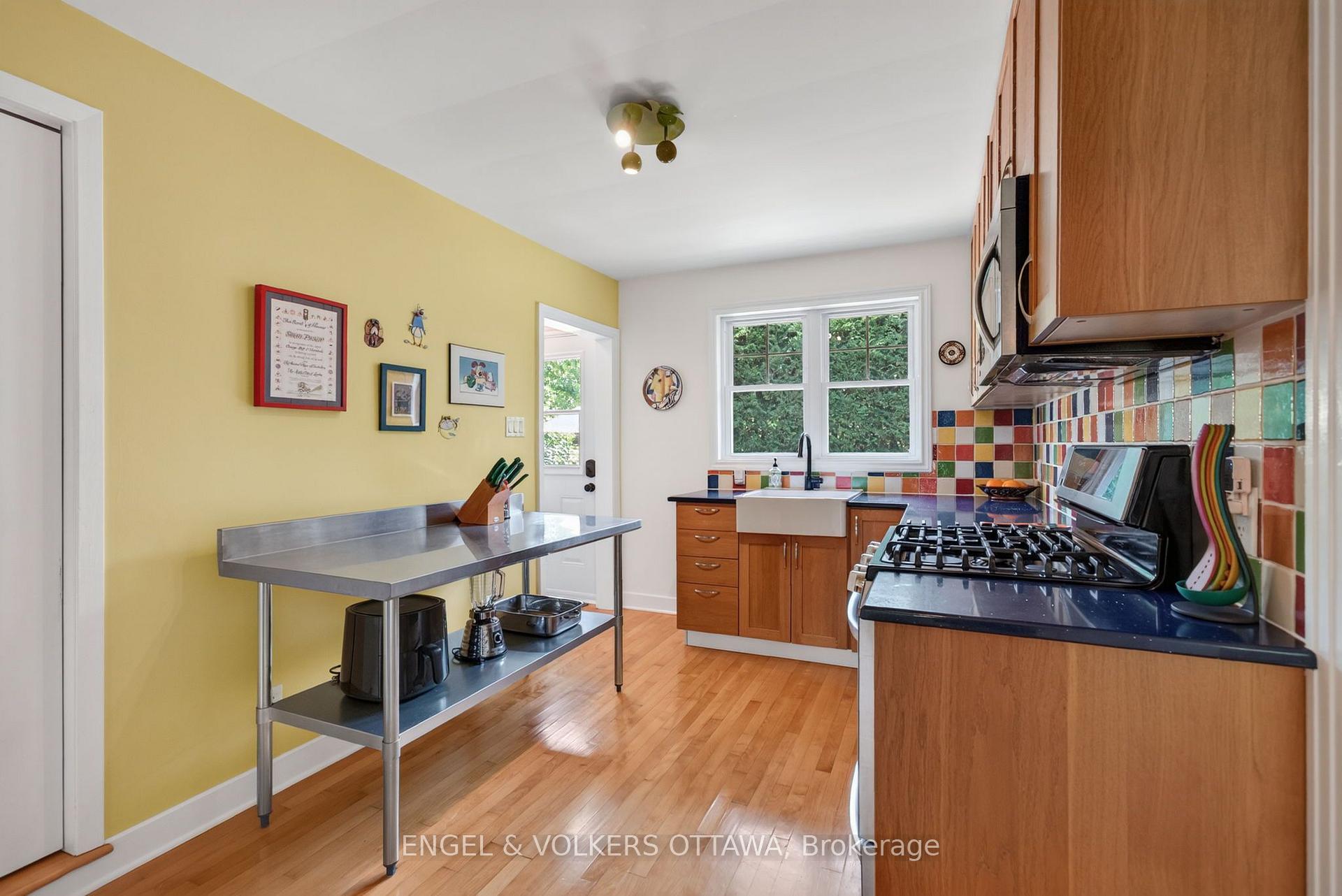 Photo 9 of 134 Rachael Avenue, Ottawa, Applewood Acres — HOMEH