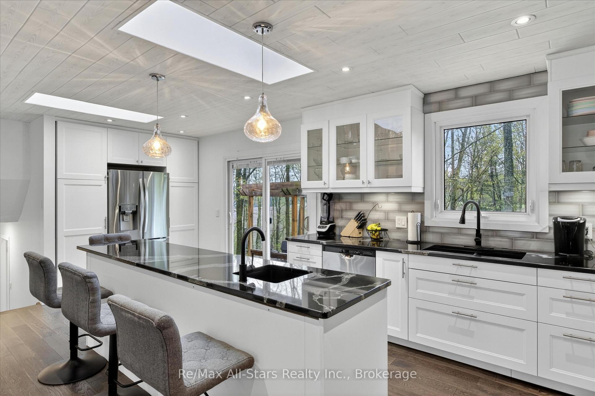 Photo 9 of 1558 Highway 7A, Kawartha Lakes, Manvers — HOMEH