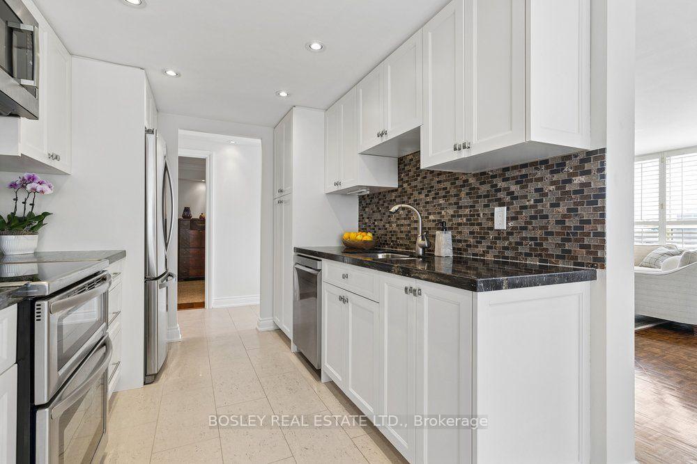 Photo 15 of Unit 915, 268 Ridley Boulevard, Toronto, Bedford Park-Nortown — HOMEH