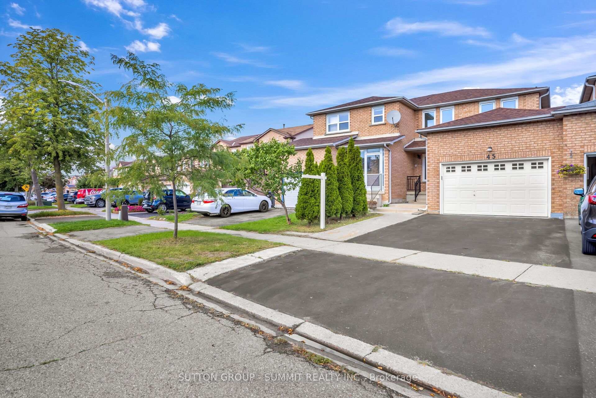 Photo 3 of 45 Cutters Crescent, Brampton, Fletcher's West — HOMEH