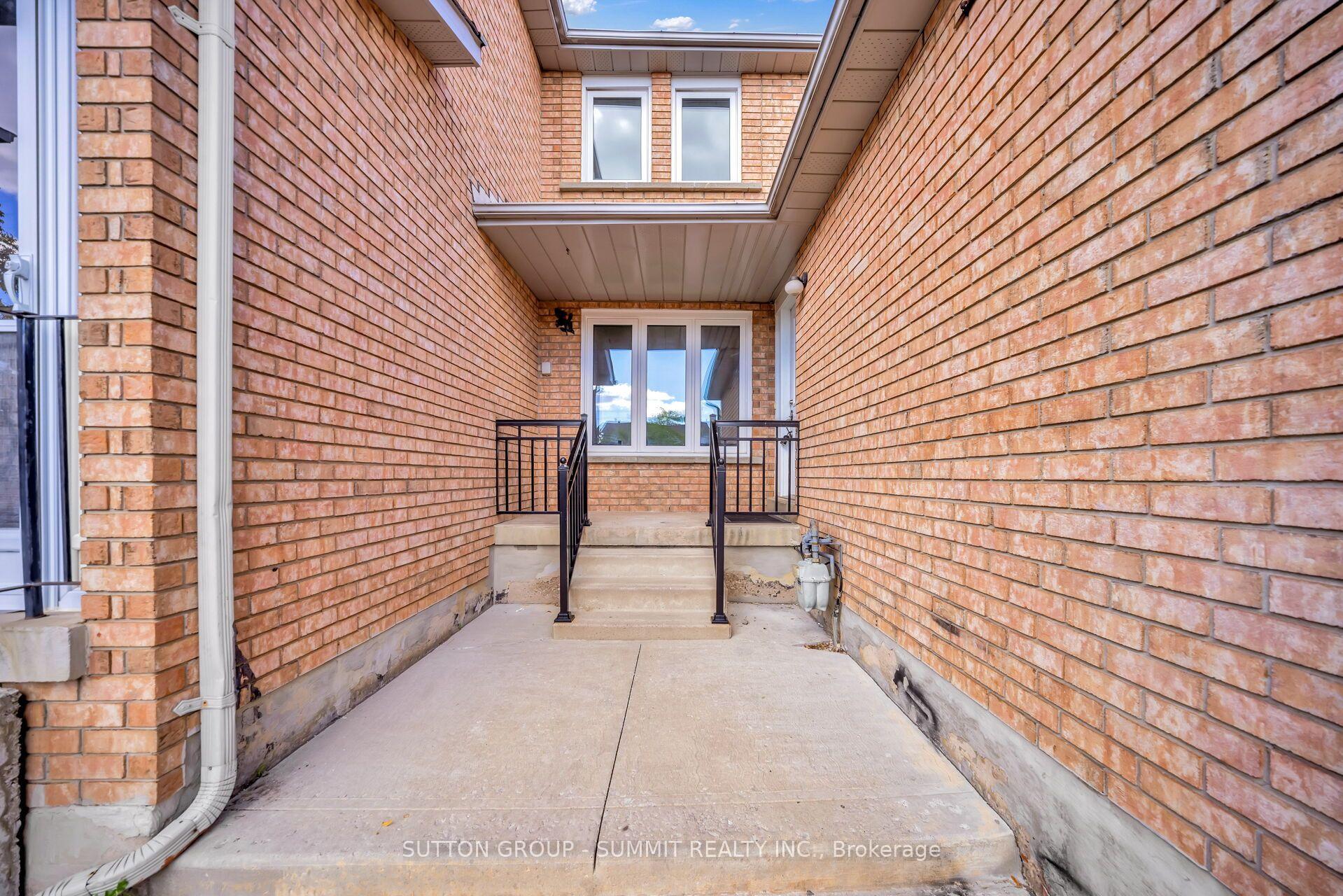 Photo 5 of 45 Cutters Crescent, Brampton, Fletcher's West — HOMEH