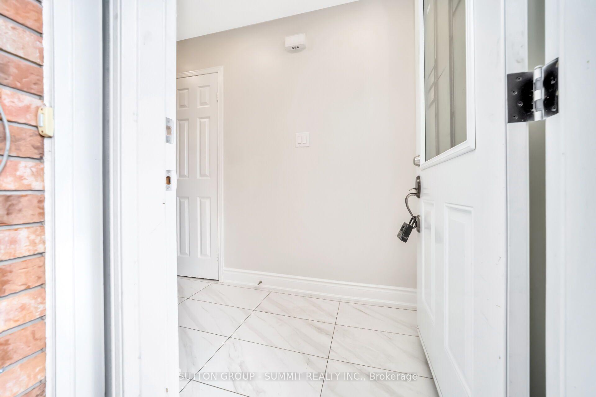 Photo 6 of 45 Cutters Crescent, Brampton, Fletcher's West — HOMEH