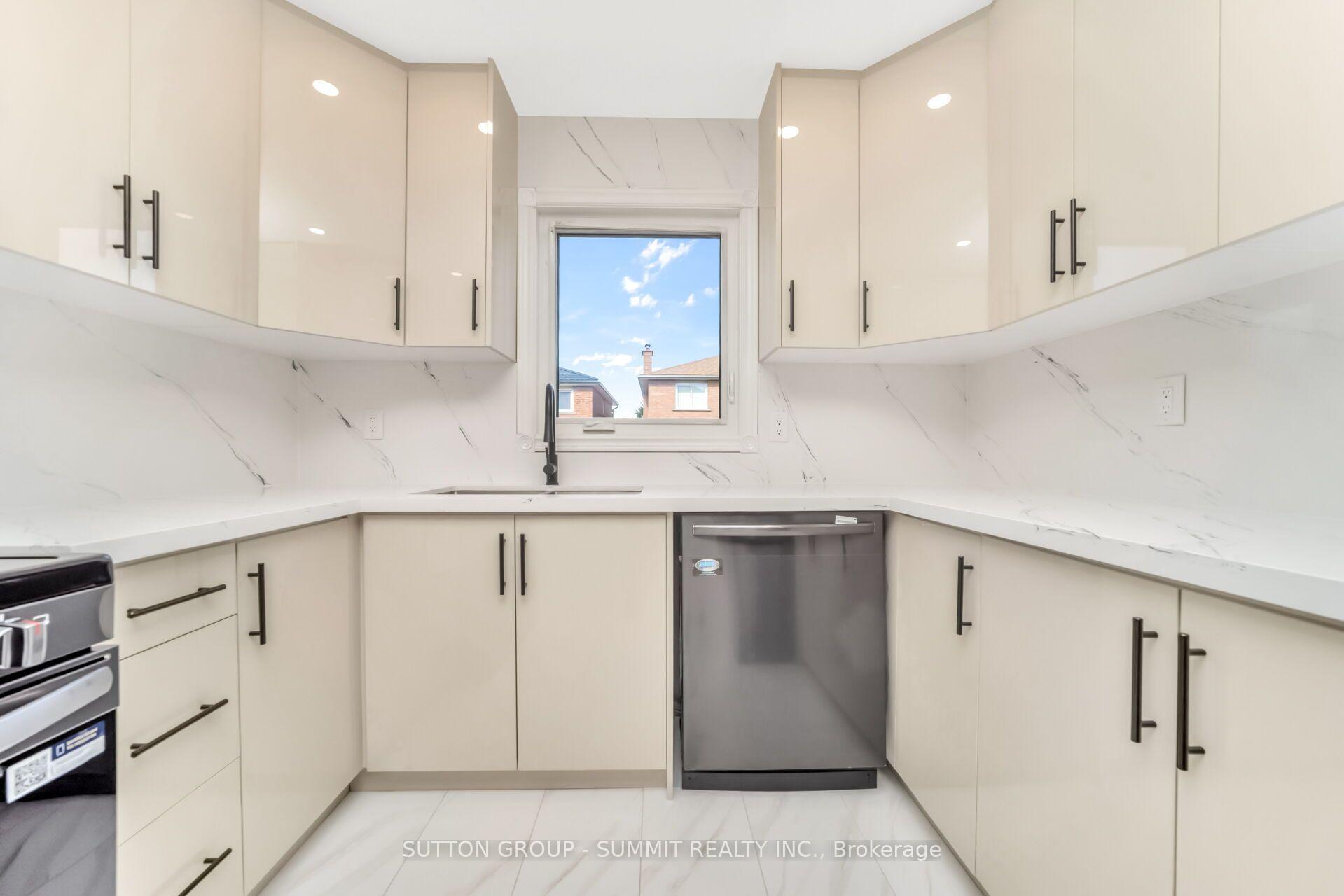 Photo 19 of 45 Cutters Crescent, Brampton, Fletcher's West — HOMEH