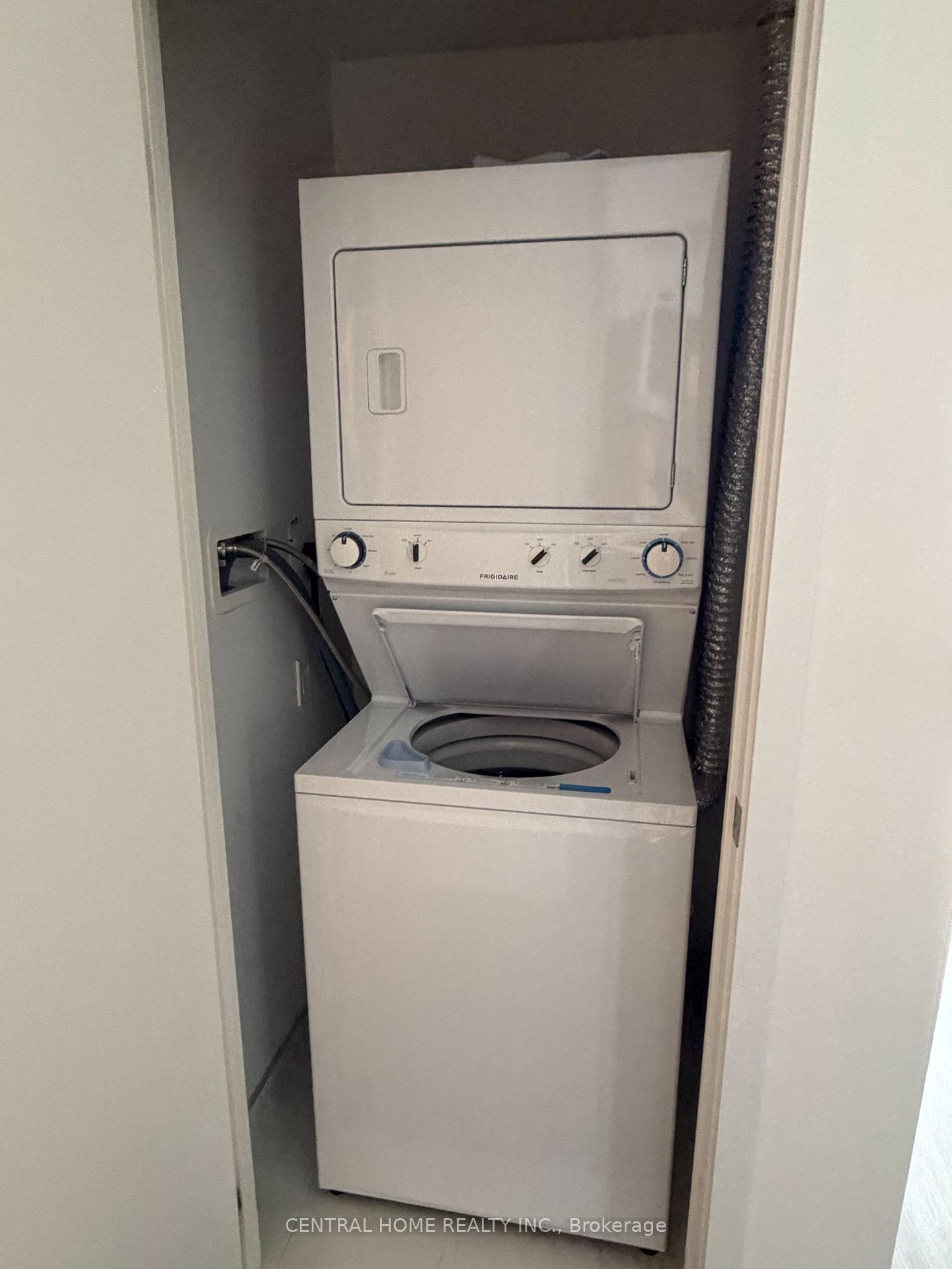 Photo 5 of Unit 2619, 98 Lillian Street, Toronto, Mount Pleasant West — HOMEH