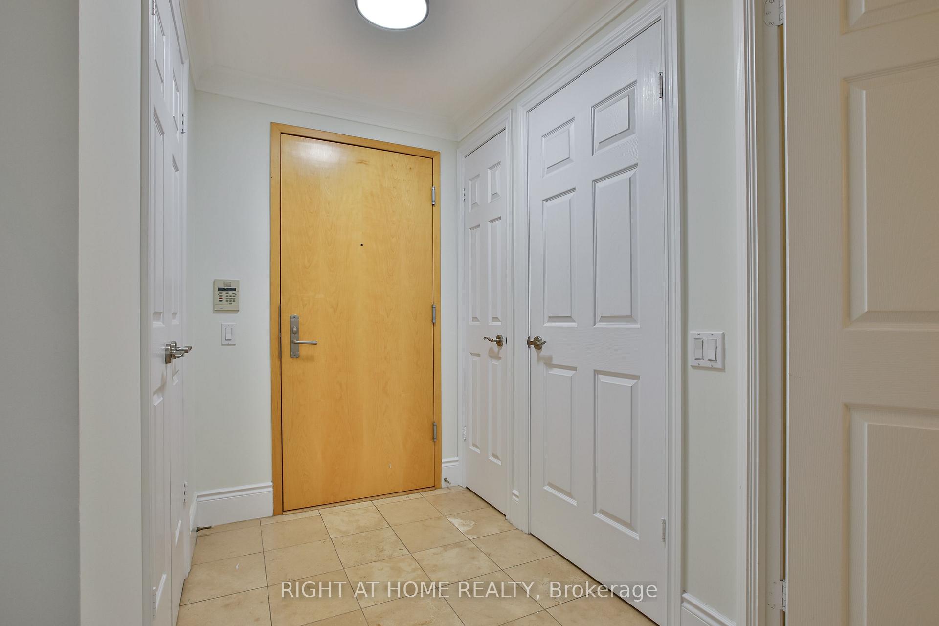 Photo 3 of Unit 404, 123 Eglinton Avenue E, Toronto, Mount Pleasant West — HOMEH