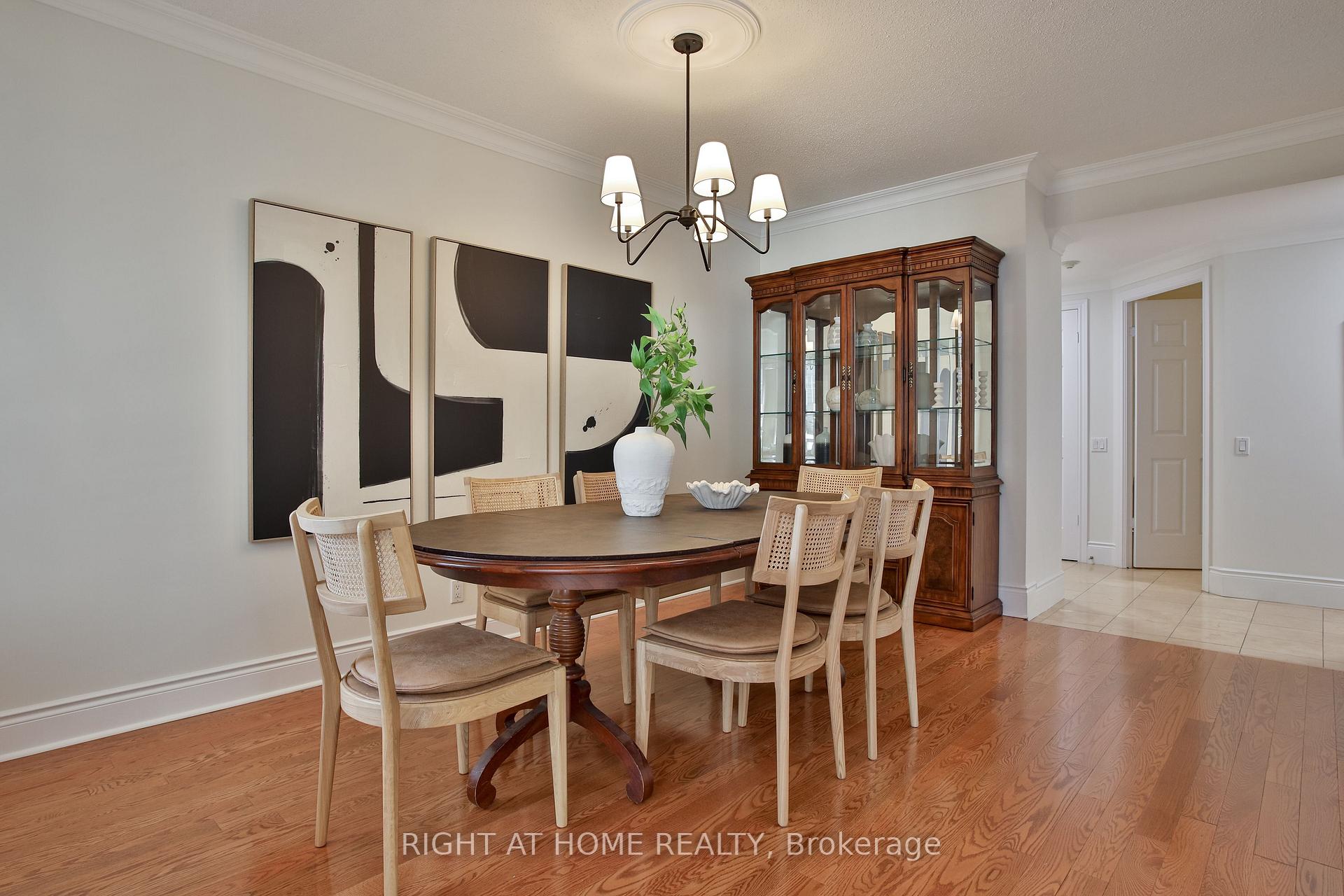 Photo 6 of Unit 404, 123 Eglinton Avenue E, Toronto, Mount Pleasant West — HOMEH