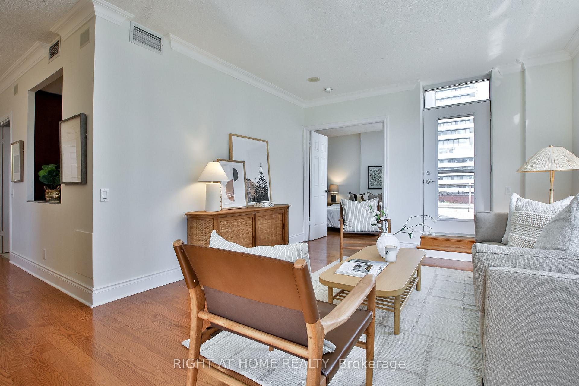 Photo 10 of Unit 404, 123 Eglinton Avenue E, Toronto, Mount Pleasant West — HOMEH