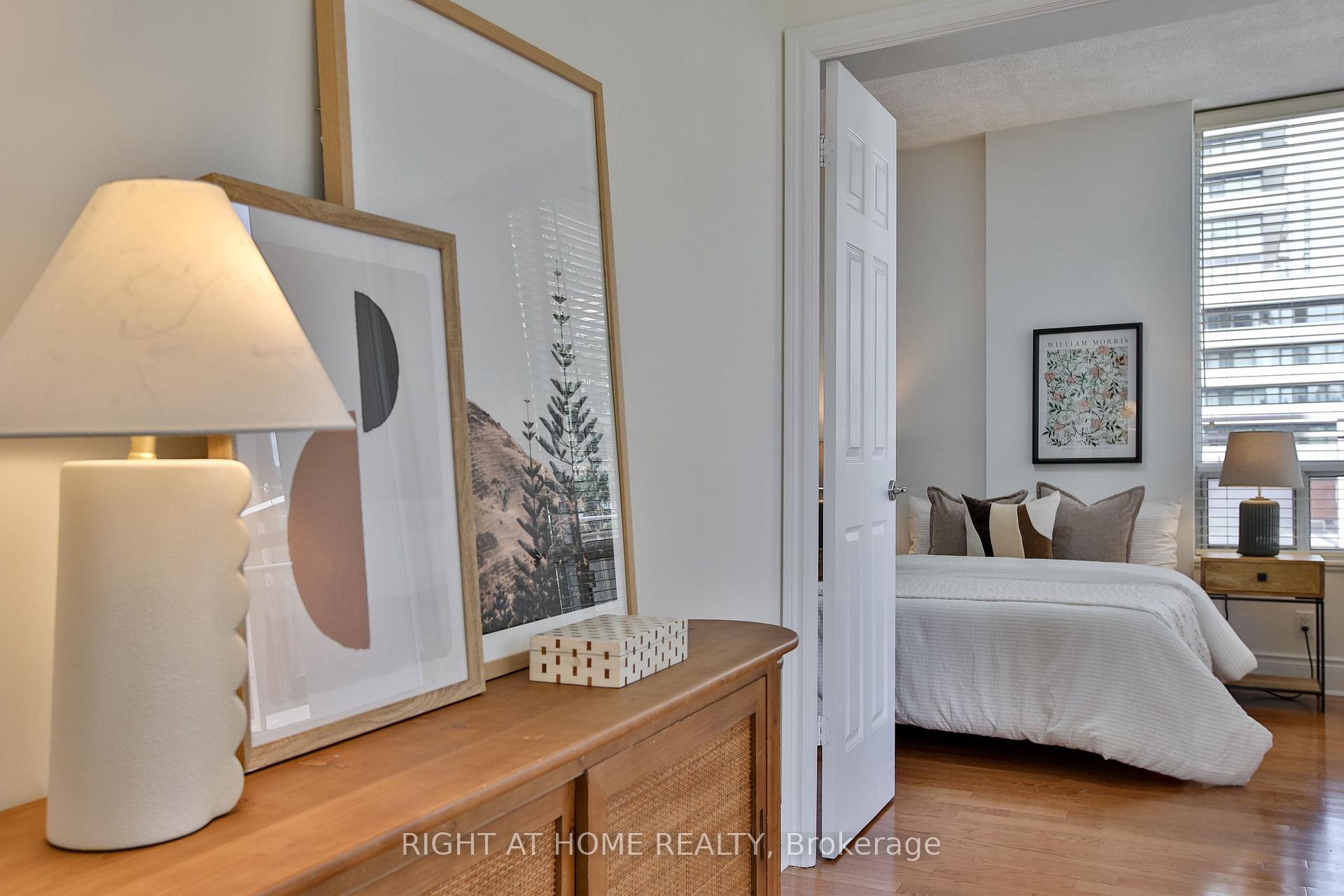 Photo 13 of Unit 404, 123 Eglinton Avenue E, Toronto, Mount Pleasant West — HOMEH