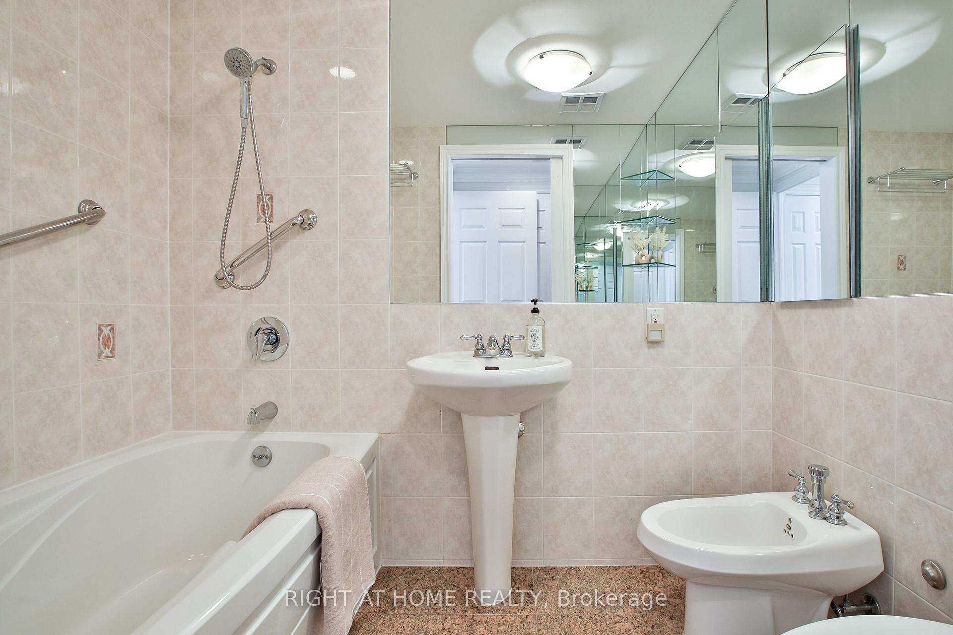 Photo 26 of Unit 404, 123 Eglinton Avenue E, Toronto, Mount Pleasant West — HOMEH