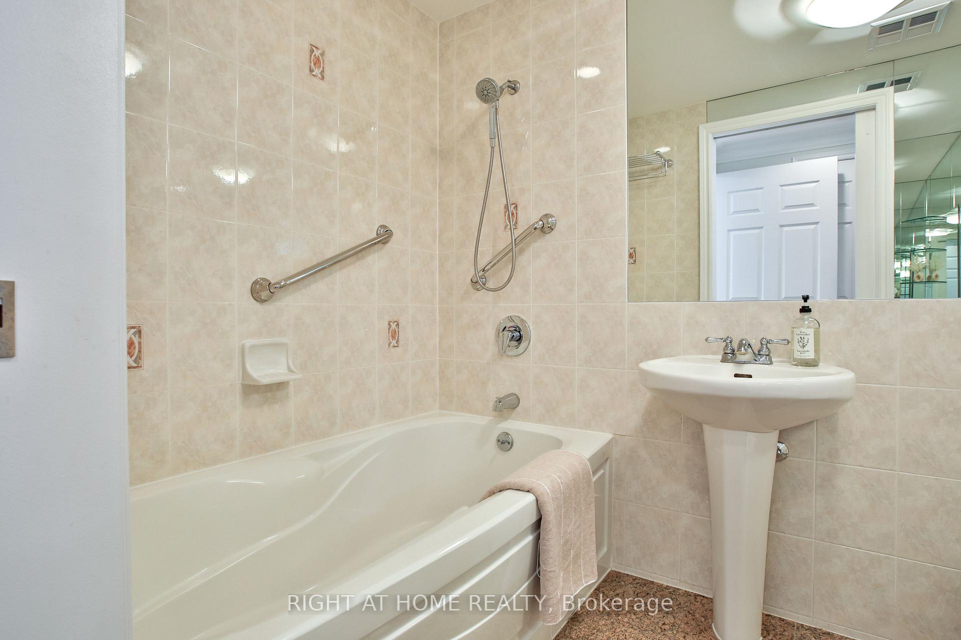 Photo 27 of Unit 404, 123 Eglinton Avenue E, Toronto, Mount Pleasant West — HOMEH