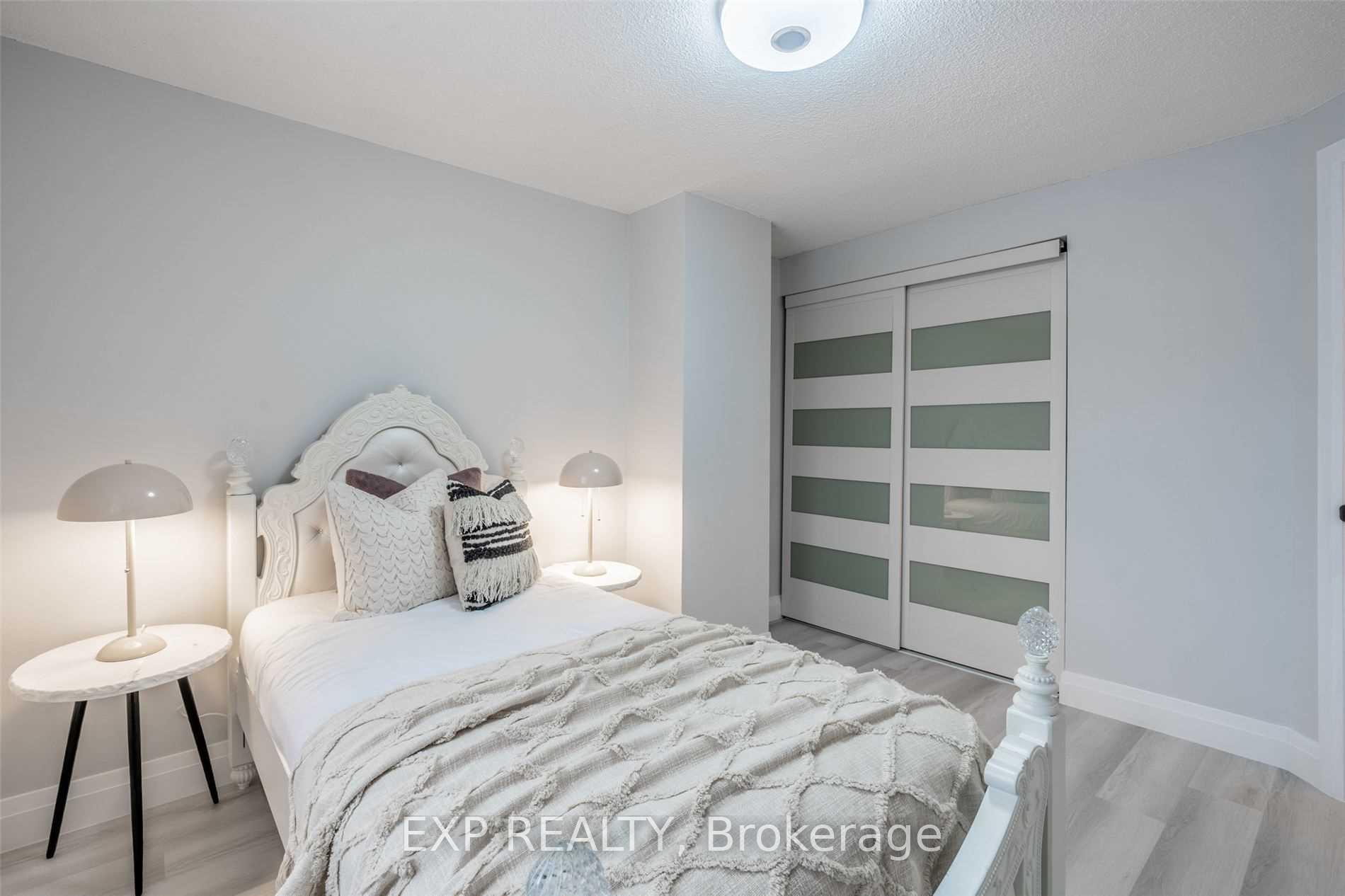 Photo 21 of 526 Tara Hill Circle, Aurora, Aurora Village — HOMEH