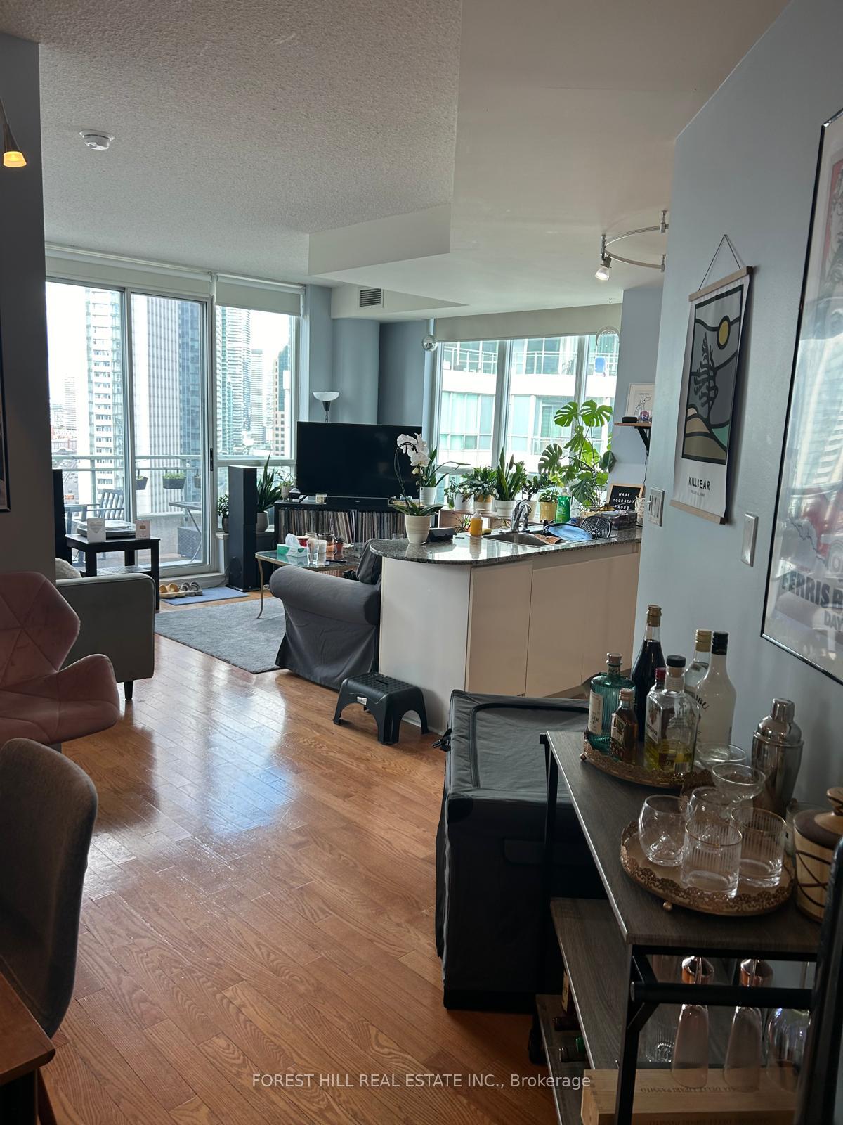 Front of Unit 2512, 230 Queens Quay Avenue W