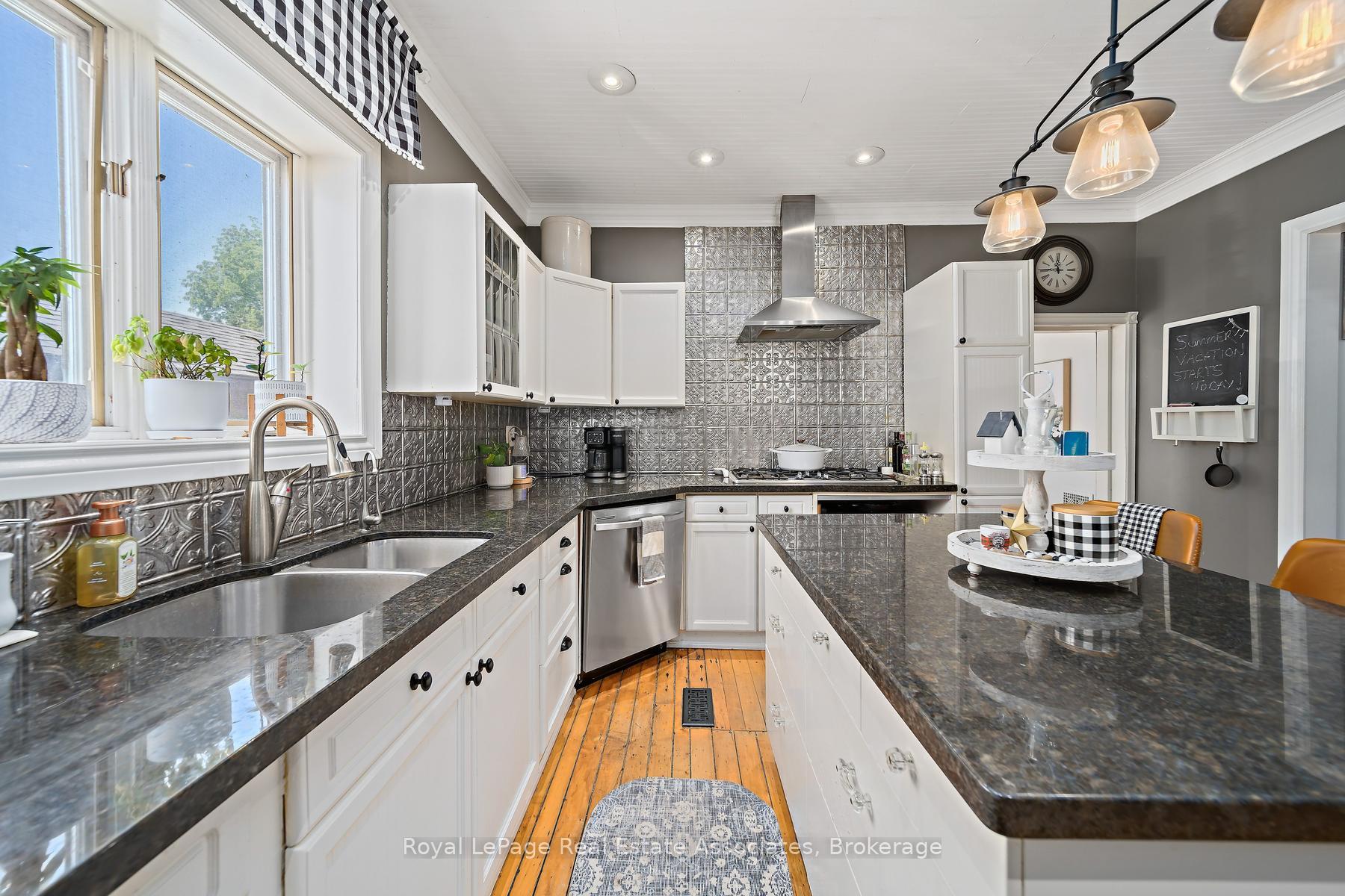 Photo 15 of 231 Arthur Street, Halton Hills, Acton — HOMEH