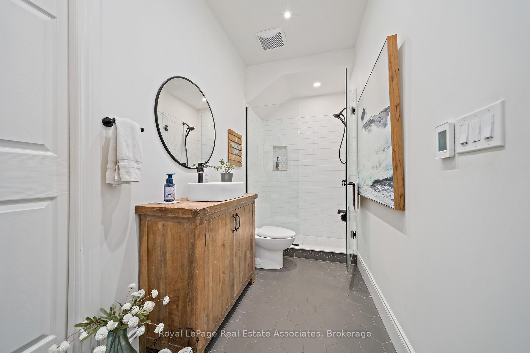 Photo 23 of 231 Arthur Street, Halton Hills, Acton — HOMEH