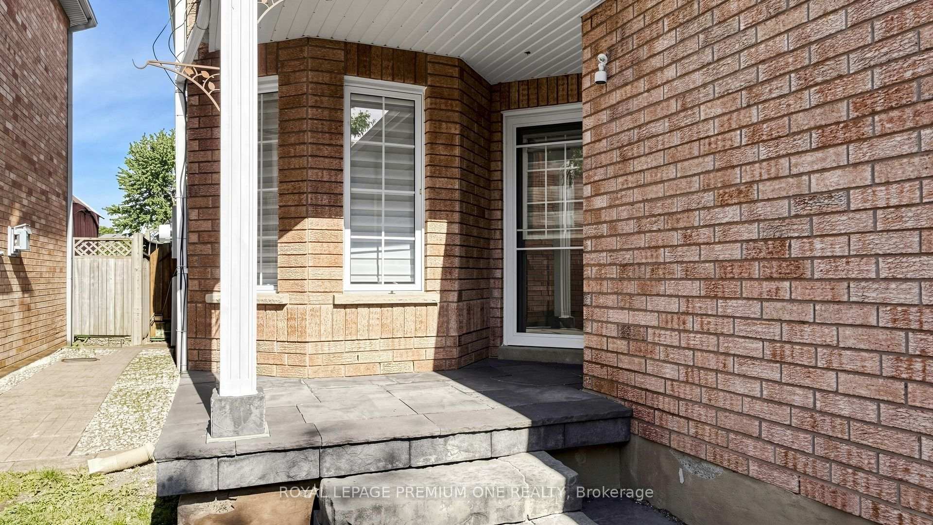 Photo 2 of 37 Coolspring Crescent, Caledon, Bolton East — HOMEH
