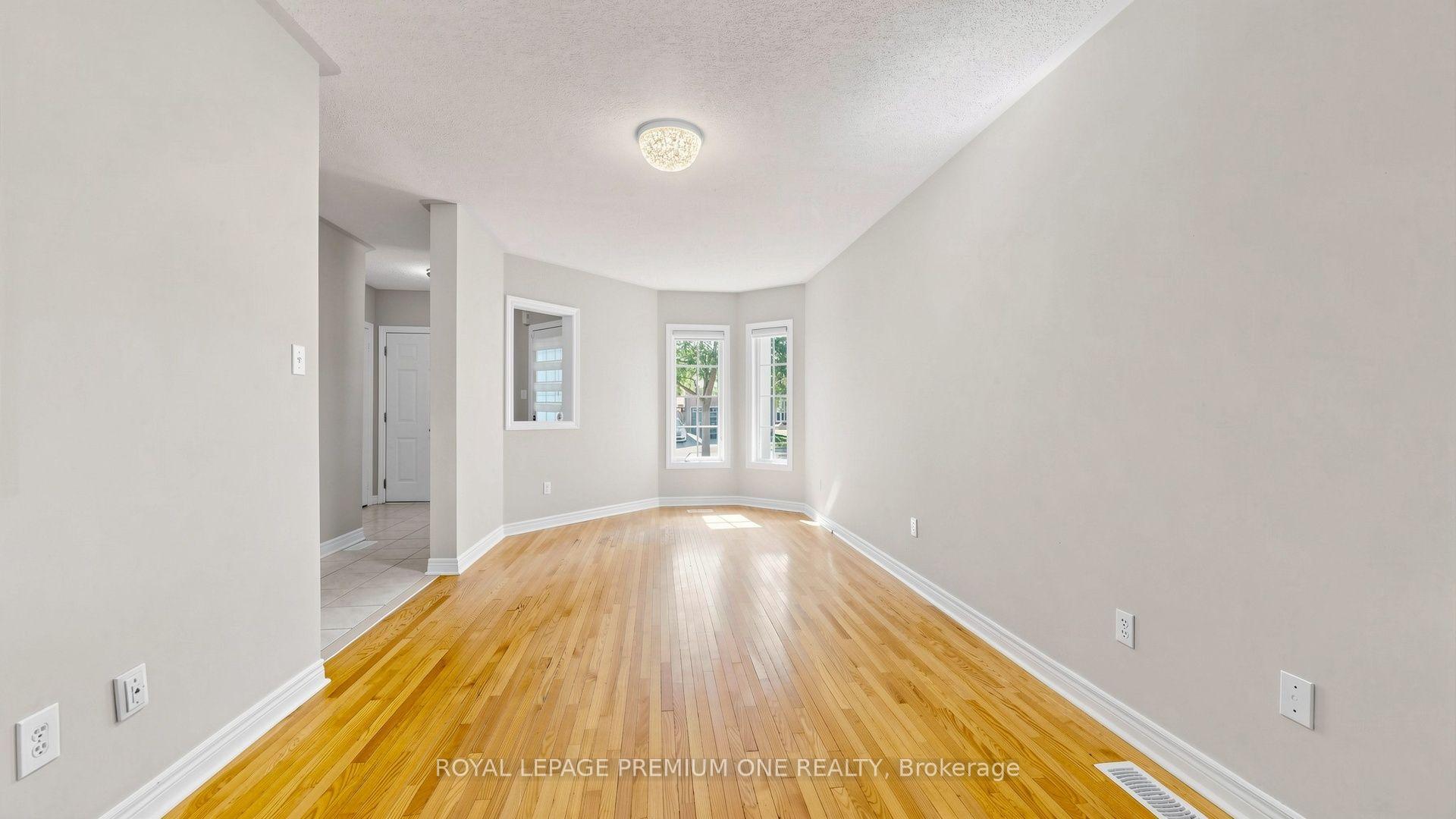 Photo 4 of 37 Coolspring Crescent, Caledon, Bolton East — HOMEH