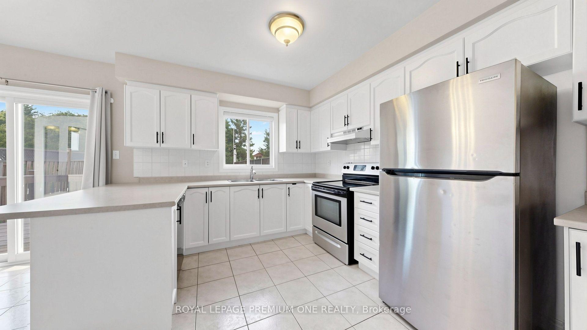 Photo 9 of 37 Coolspring Crescent, Caledon, Bolton East — HOMEH