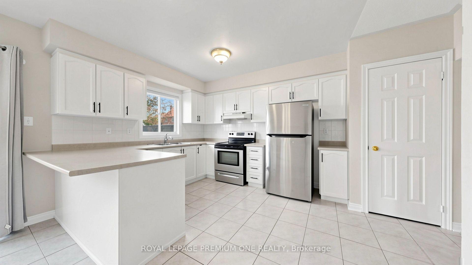 Photo 10 of 37 Coolspring Crescent, Caledon, Bolton East — HOMEH