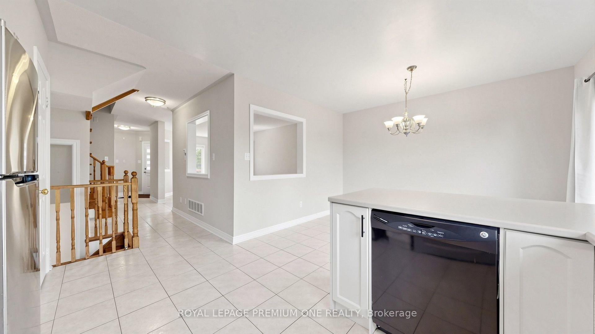 Photo 13 of 37 Coolspring Crescent, Caledon, Bolton East — HOMEH