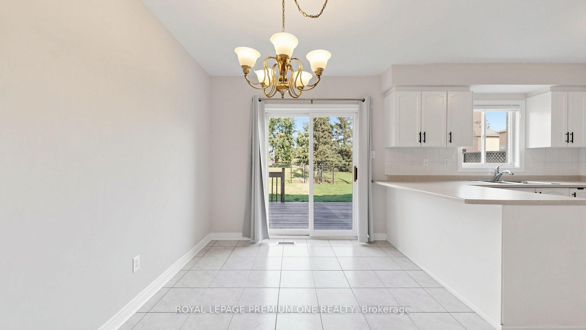 Photo 16 of 37 Coolspring Crescent, Caledon, Bolton East — HOMEH