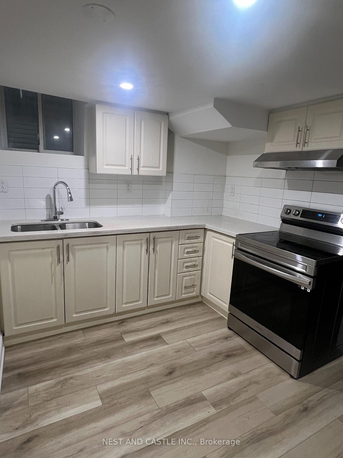 Photo 1 of 33 Lanark Circle, Brampton, Credit Valley — HOMEH
