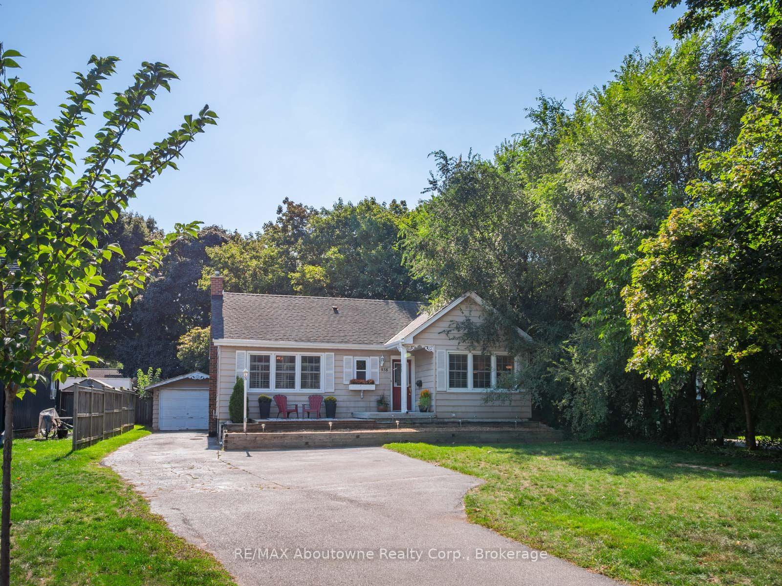 Photo 2 of 938 King Road, Burlington, LaSalle — HOMEH