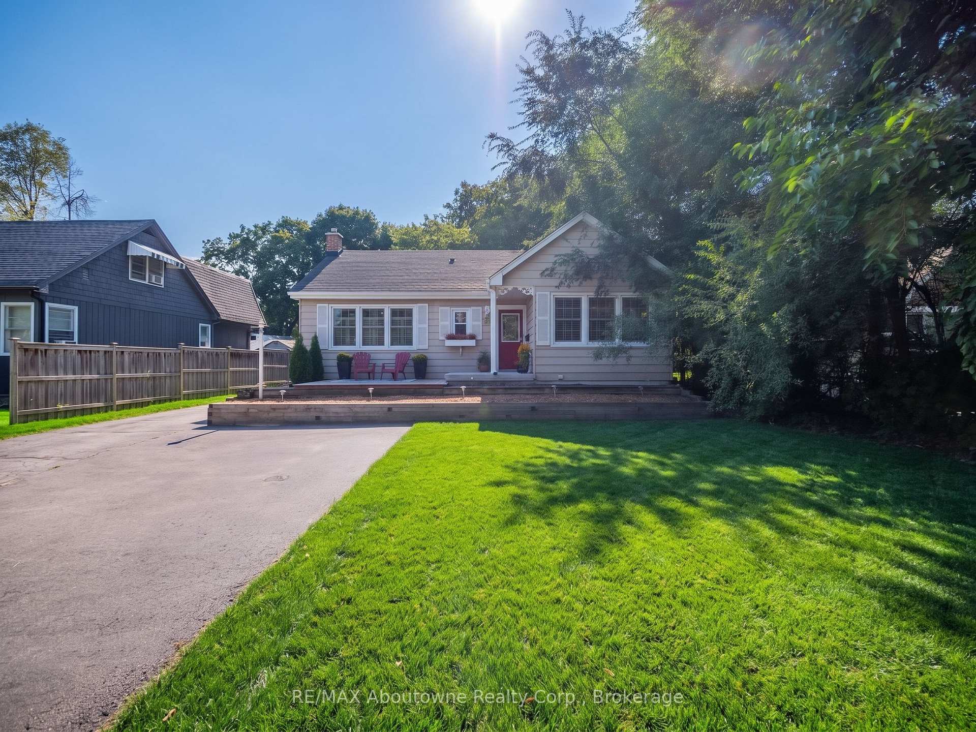 Photo 4 of 938 King Road, Burlington, LaSalle — HOMEH