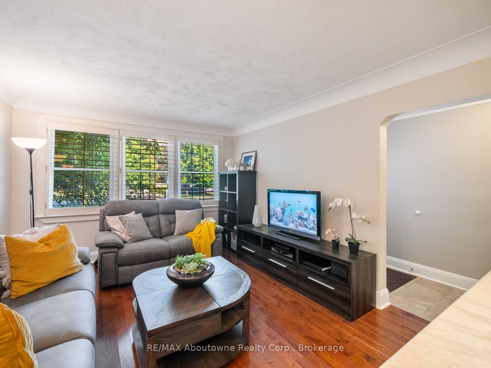 Photo 17 of 938 King Road, Burlington, LaSalle — HOMEH