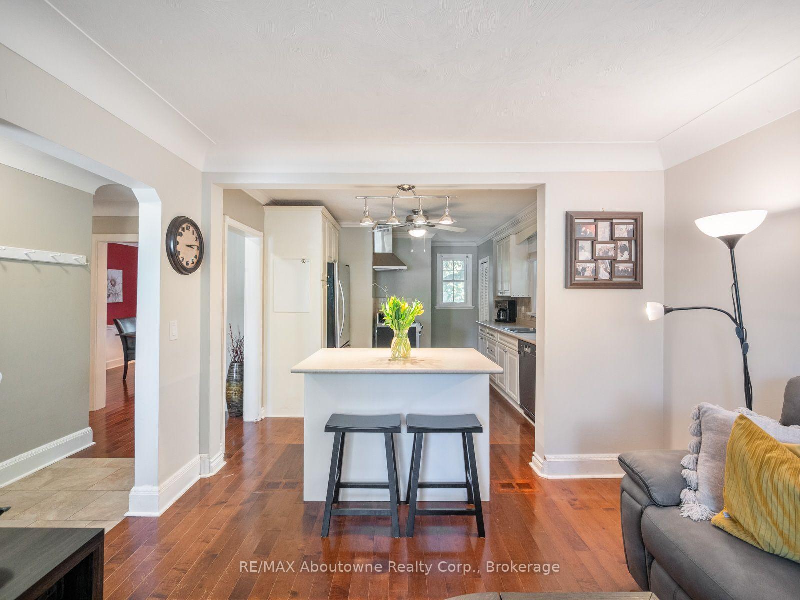 Photo 20 of 938 King Road, Burlington, LaSalle — HOMEH