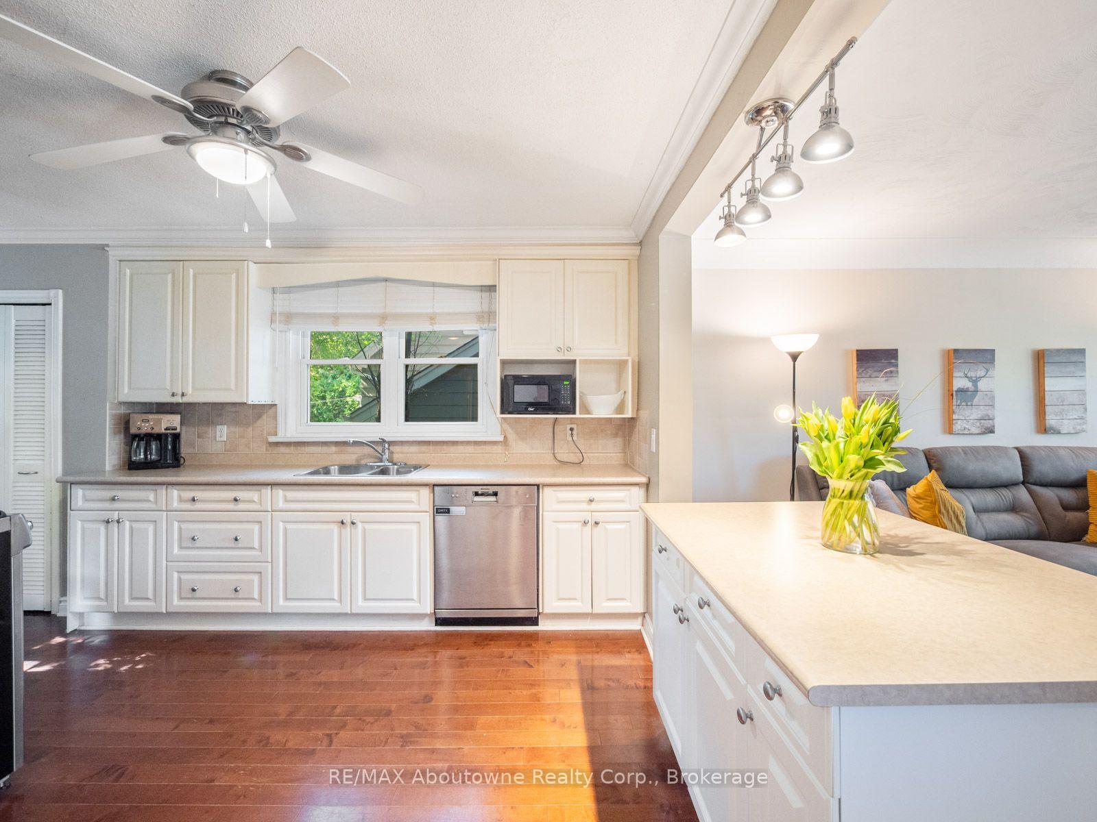 Photo 21 of 938 King Road, Burlington, LaSalle — HOMEH