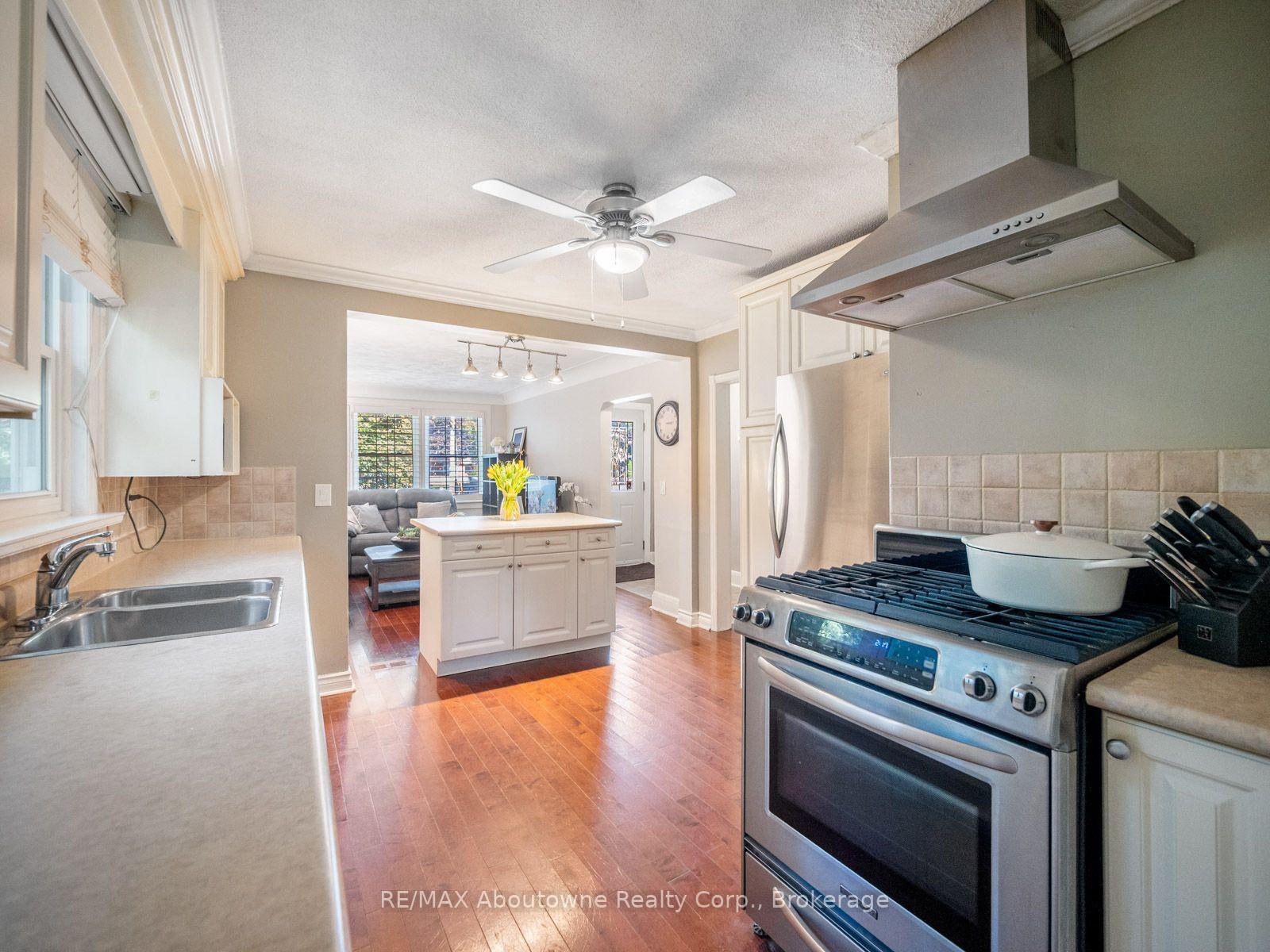 Photo 22 of 938 King Road, Burlington, LaSalle — HOMEH
