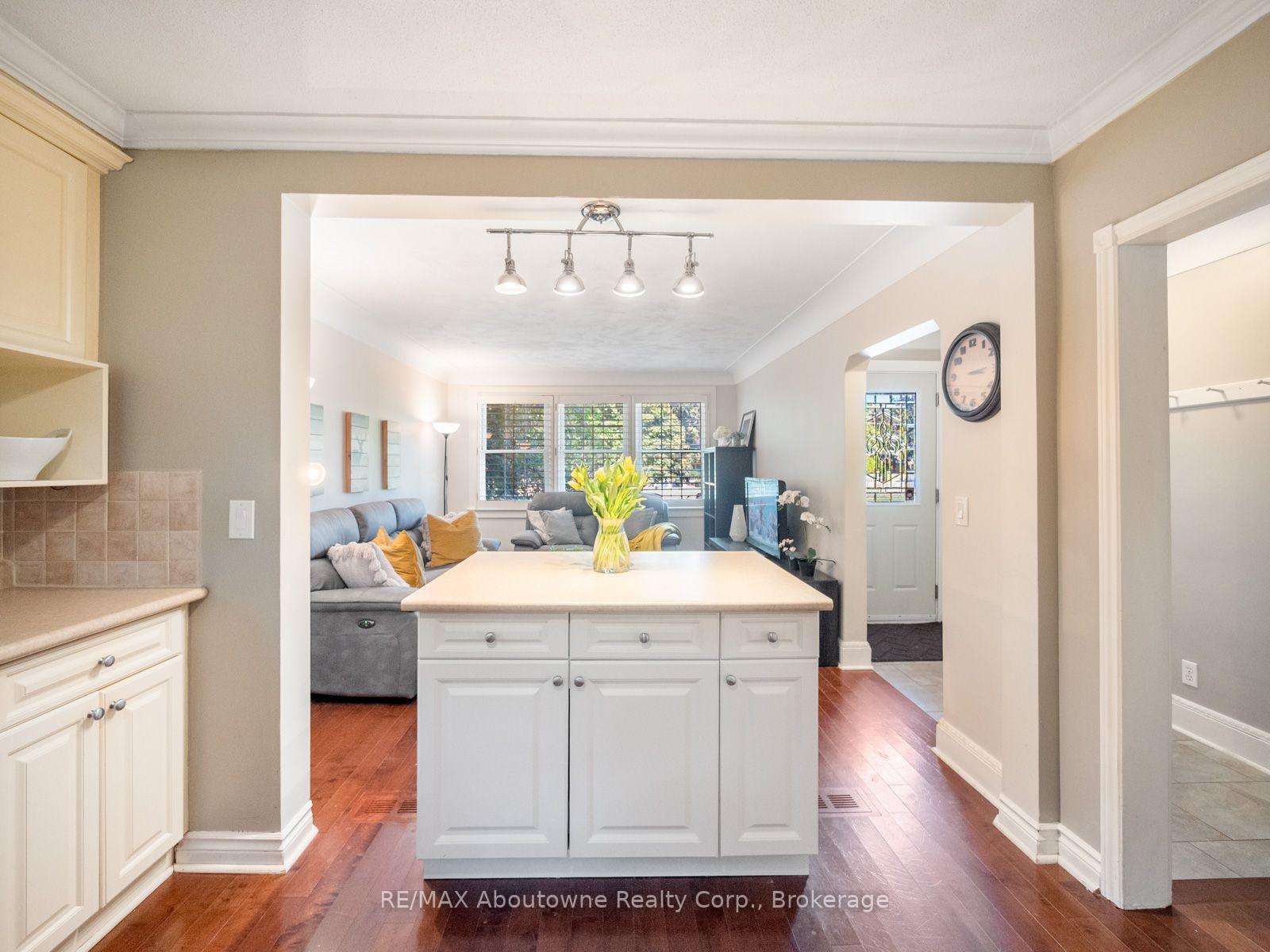 Photo 23 of 938 King Road, Burlington, LaSalle — HOMEH