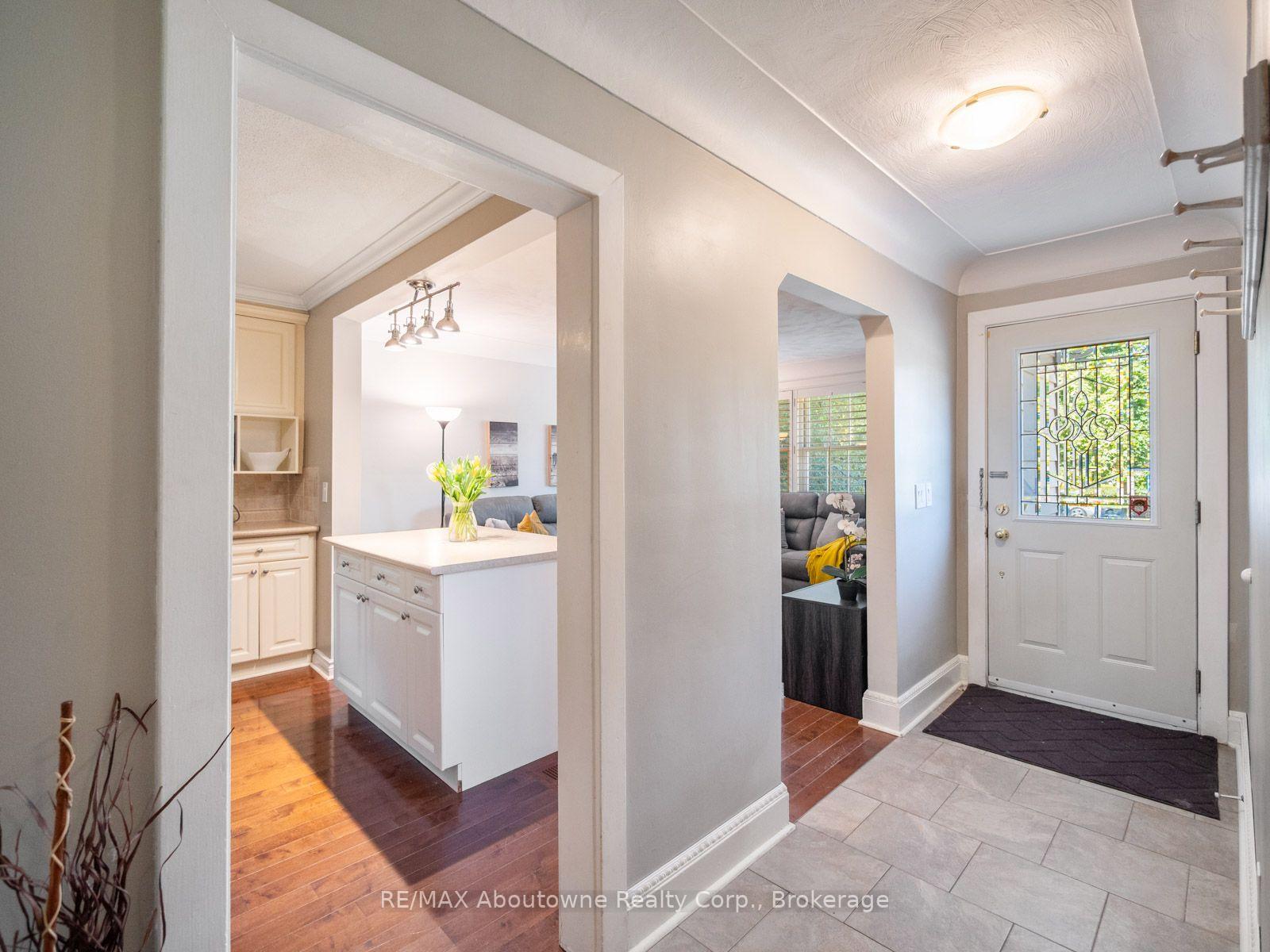 Photo 24 of 938 King Road, Burlington, LaSalle — HOMEH