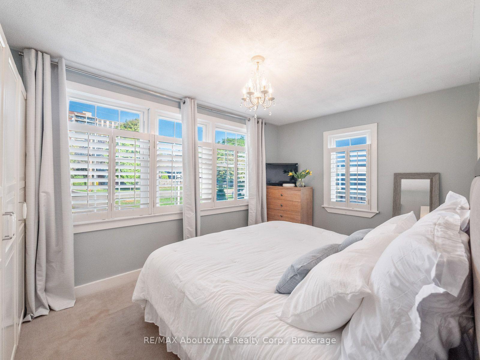 Photo 31 of 938 King Road, Burlington, LaSalle — HOMEH