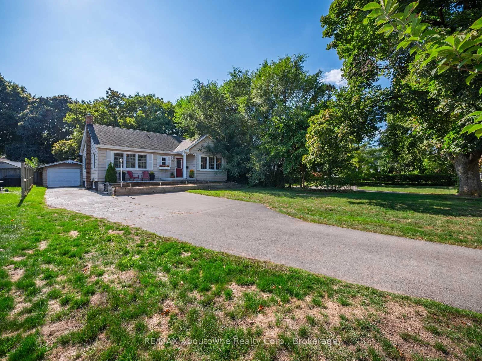 Photo 7 of 938 King Road, Burlington, LaSalle — HOMEH