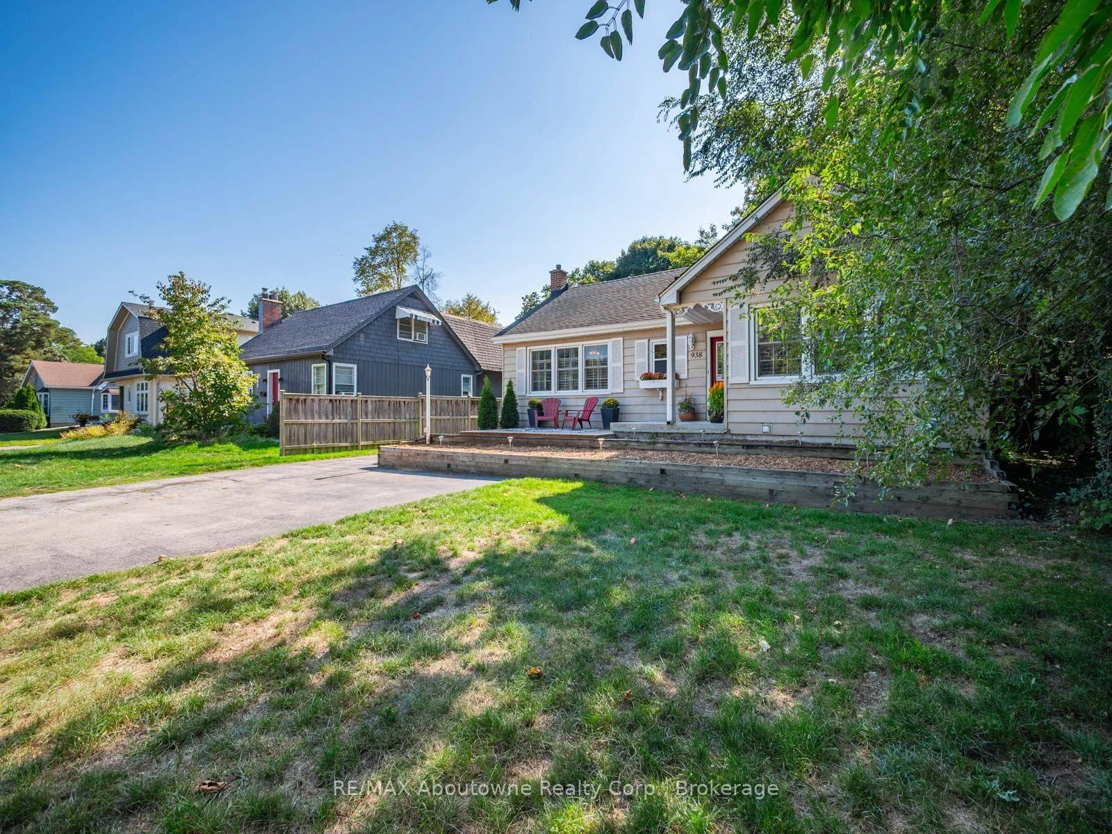 Photo 9 of 938 King Road, Burlington, LaSalle — HOMEH