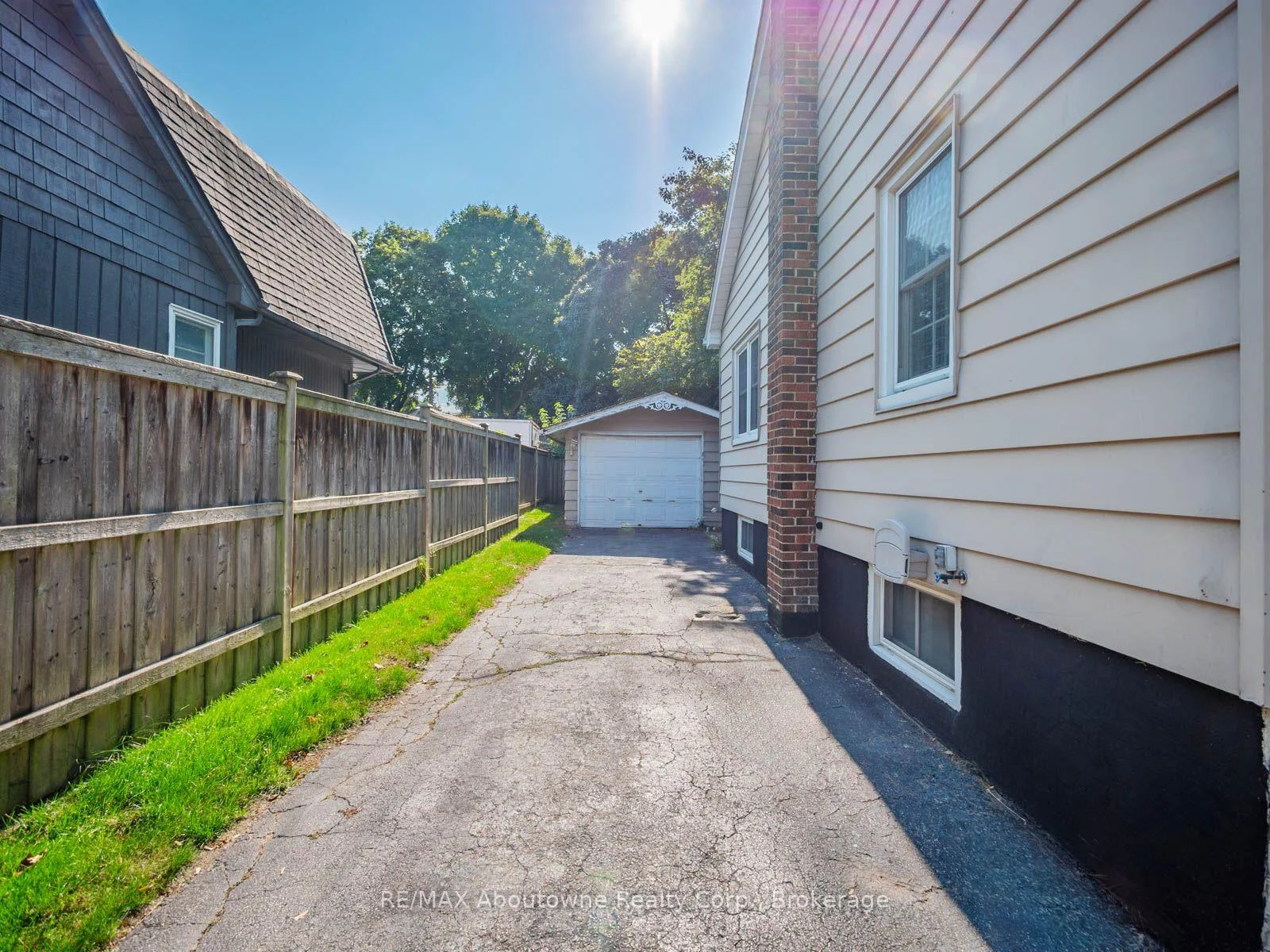 Photo 19 of 938 King Road, Burlington, LaSalle — HOMEH