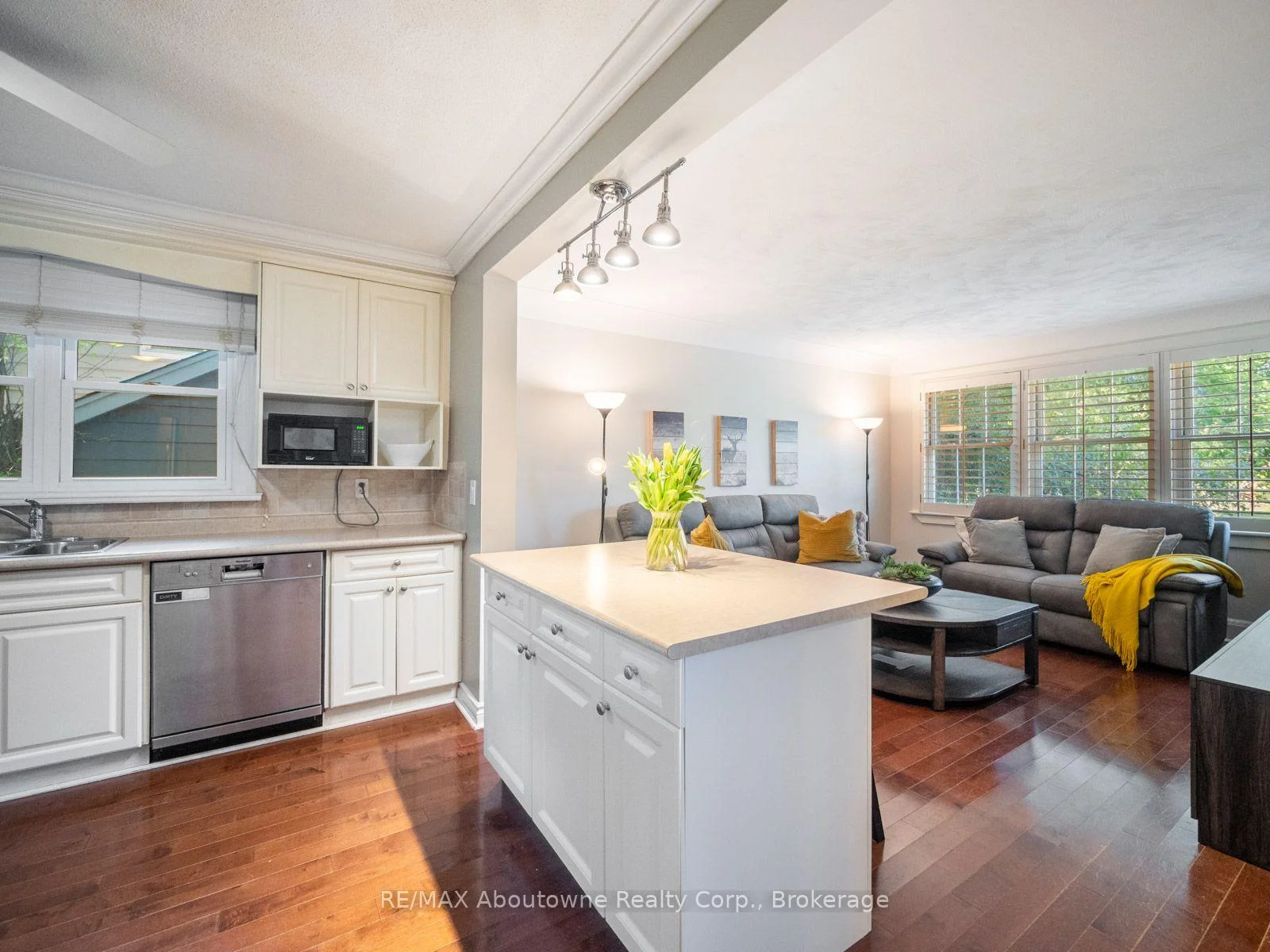 Photo 38 of 938 King Road, Burlington, LaSalle — HOMEH
